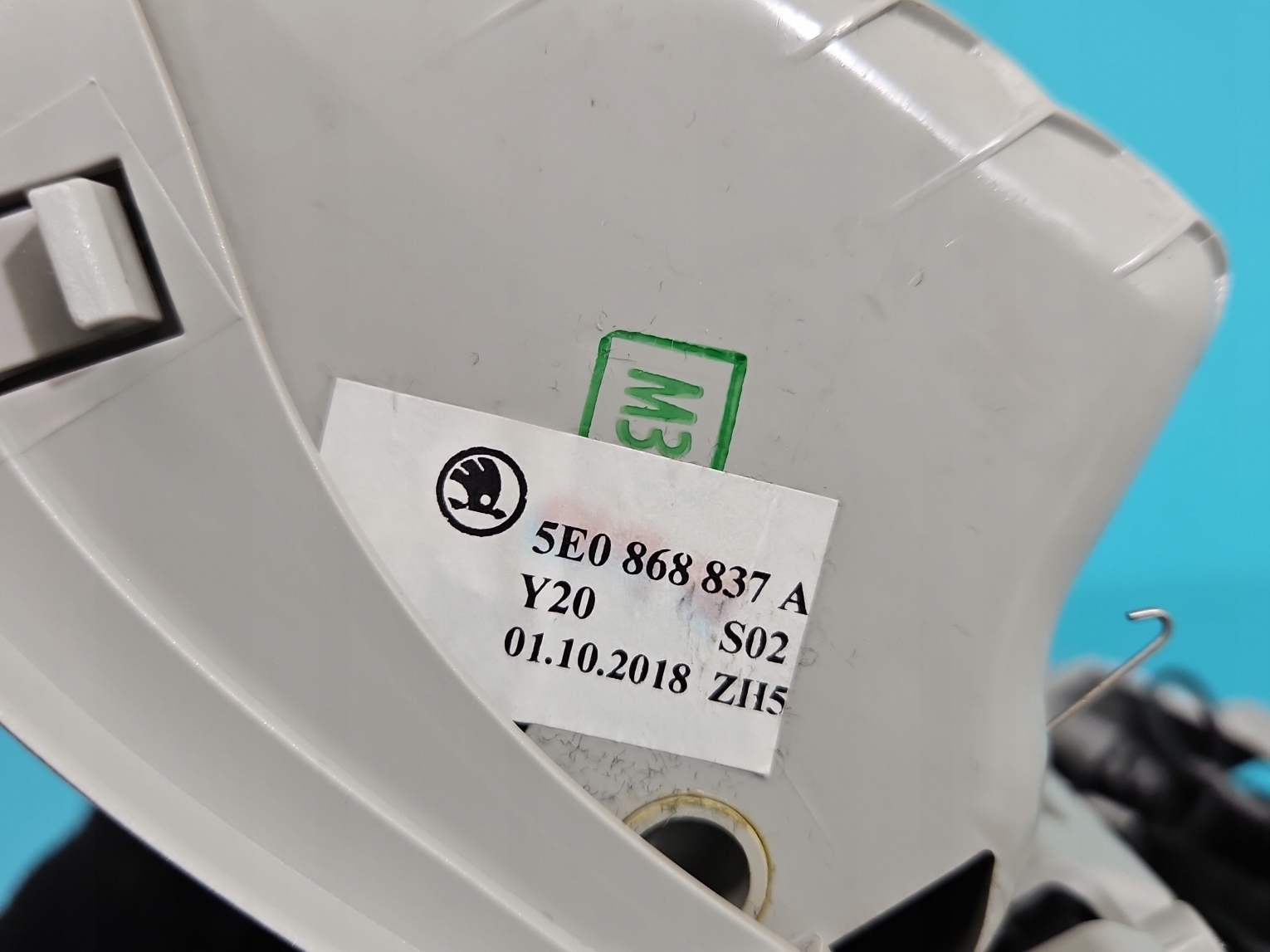 Кузова лампочка SKODA KAROQ 5E0868837A
