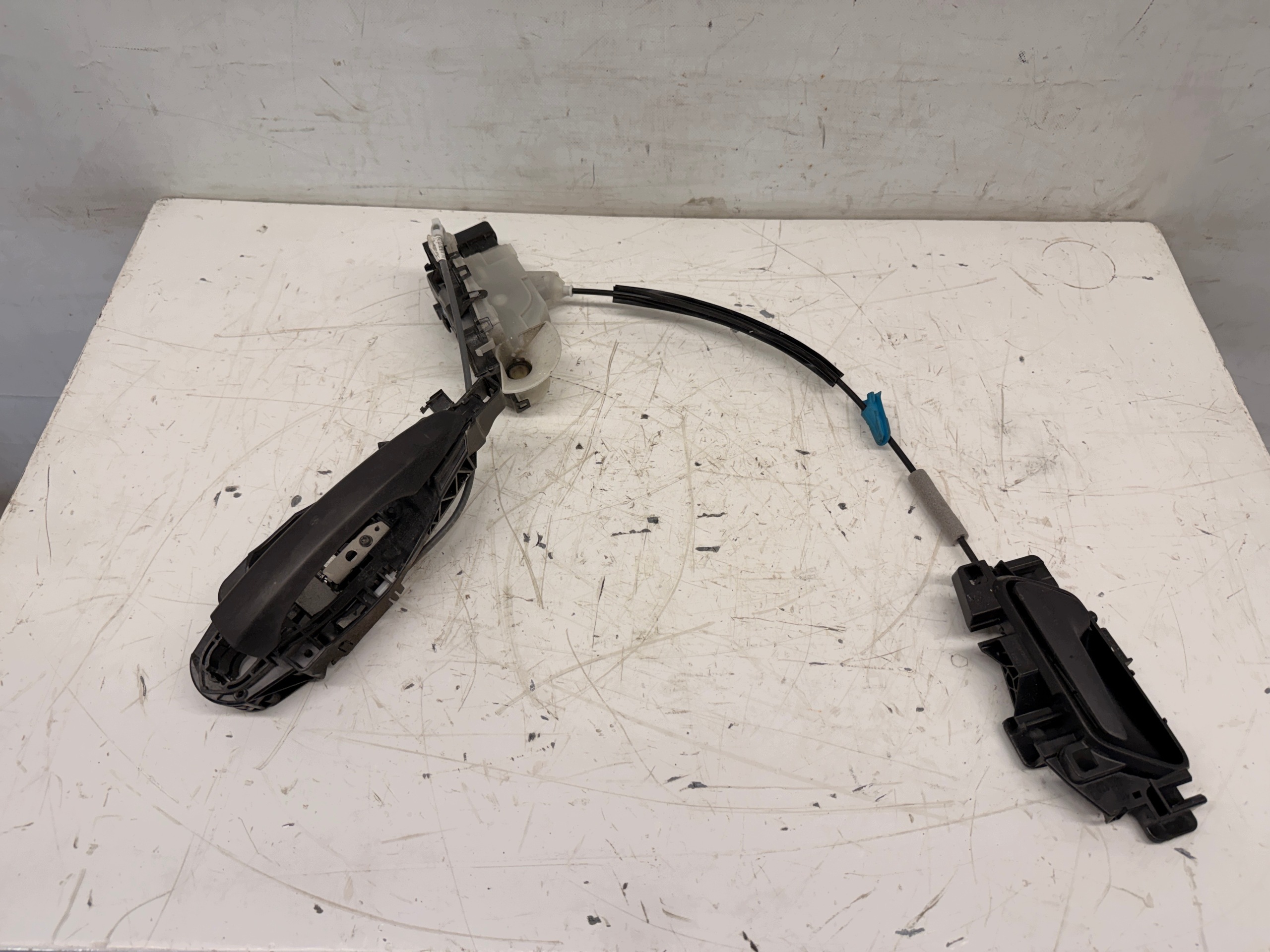 Citroen Berlingo IV lock handle door left front 16943580 9802977380