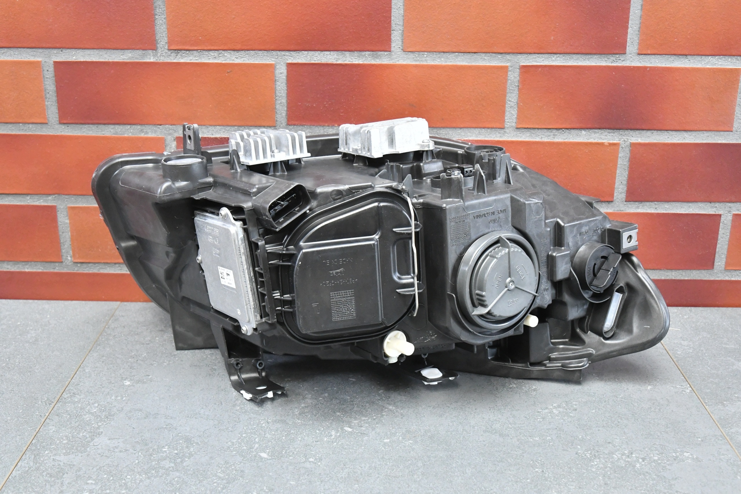 light left front front BMW X1 E84 LCI LIFT PO LIFCIE XENON