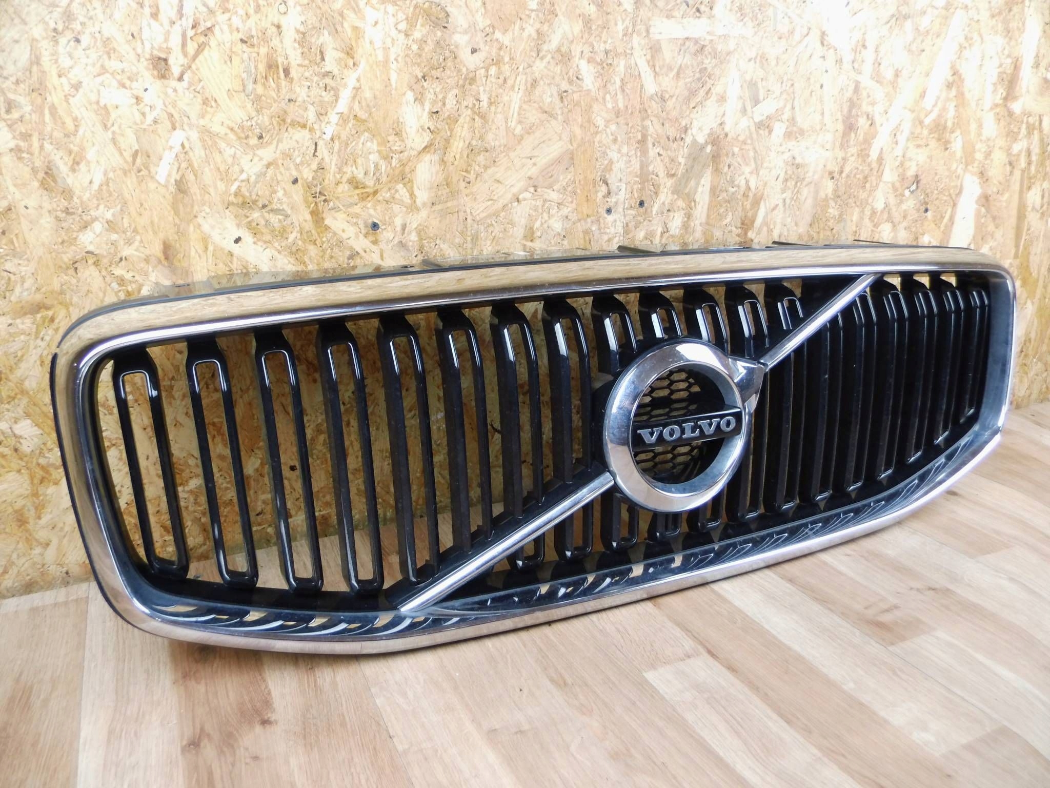 Volvo XC60 2017+ Grille