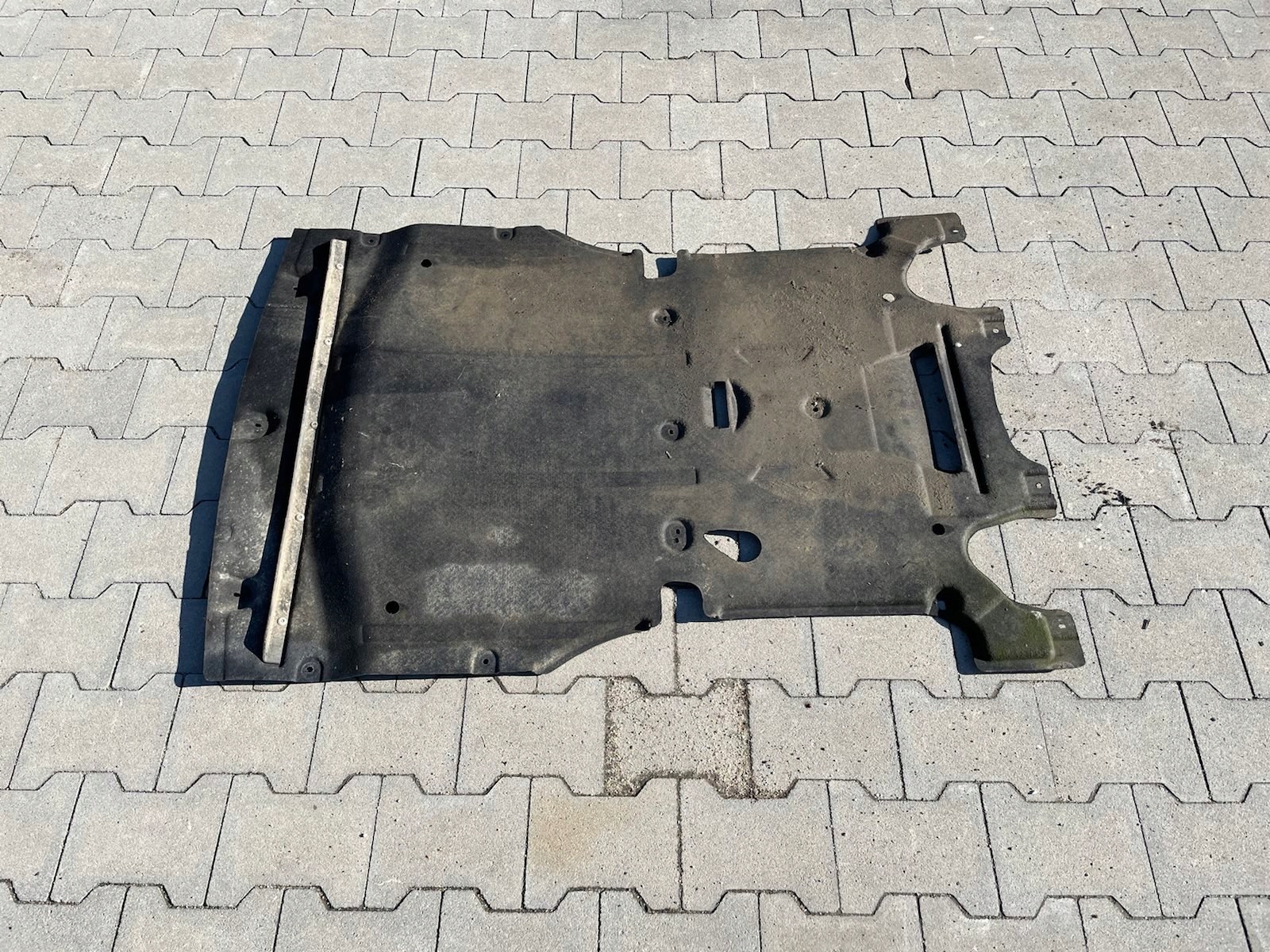 Кришка шасі PORSCHE MACAN 95B863821