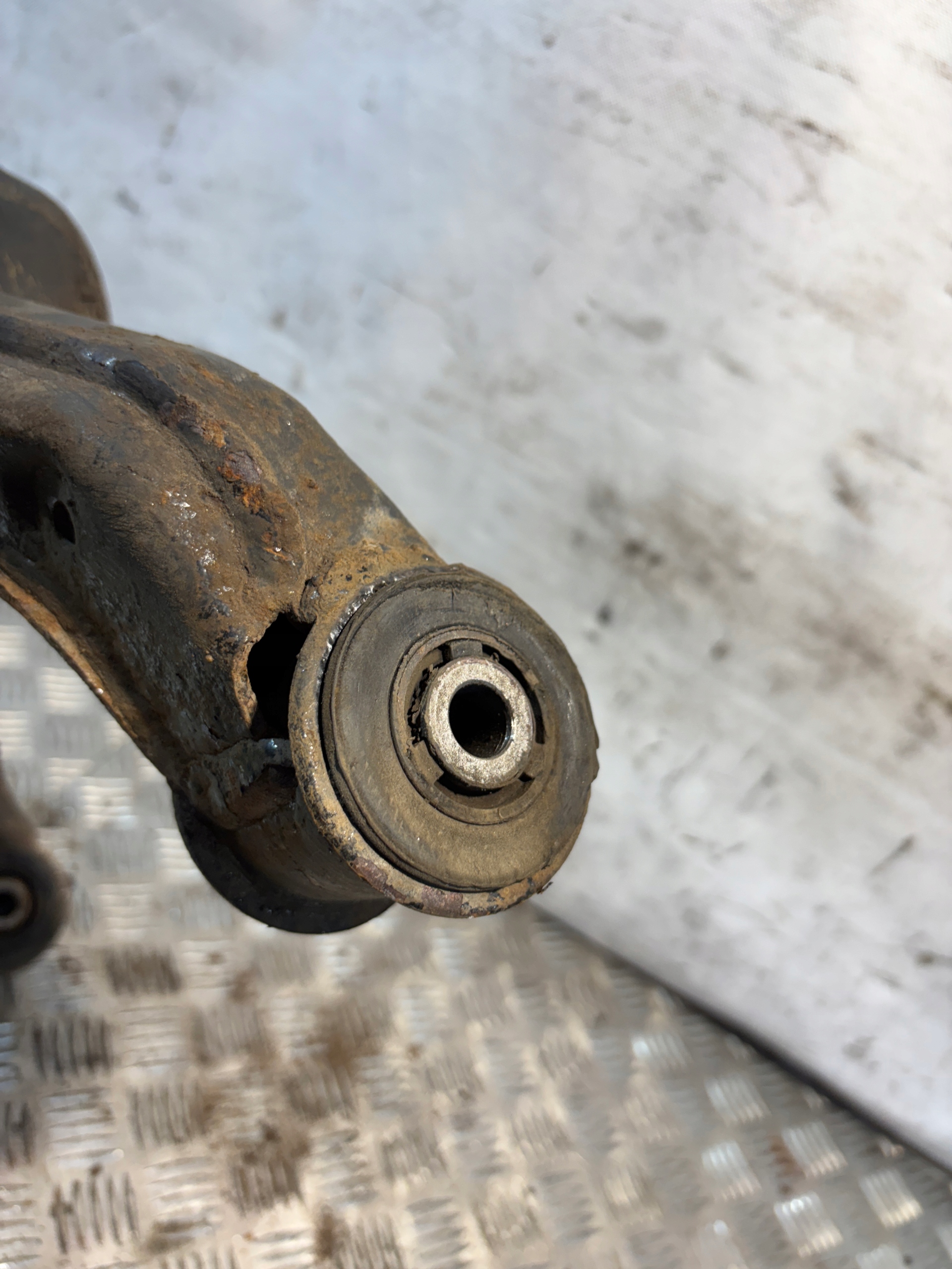Querlenker links vorne Volkswagen Crafter und 2,5TDI