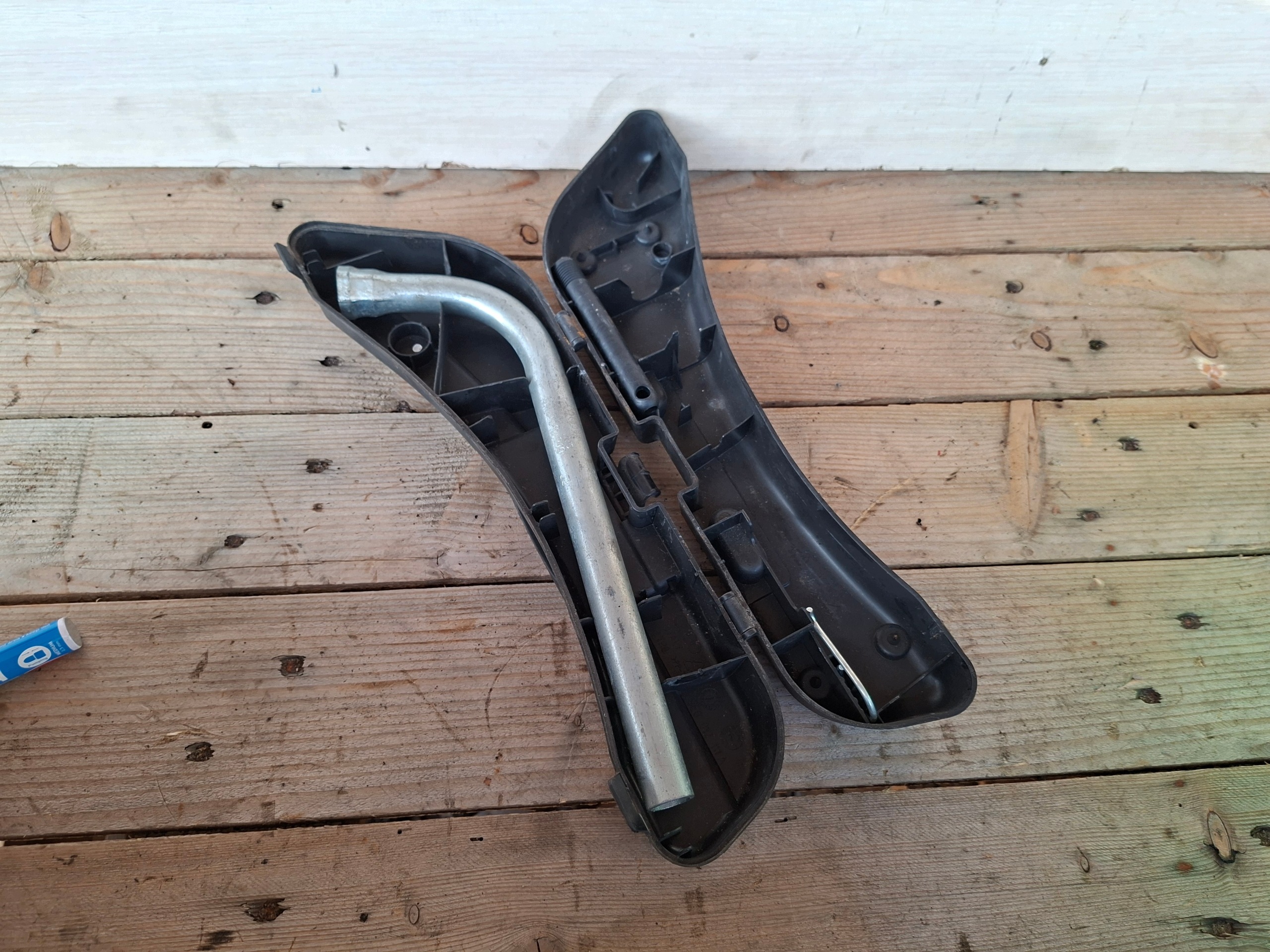 AUDI A4 B6 lock with key DO der Räder 8E0012111 8N0012219