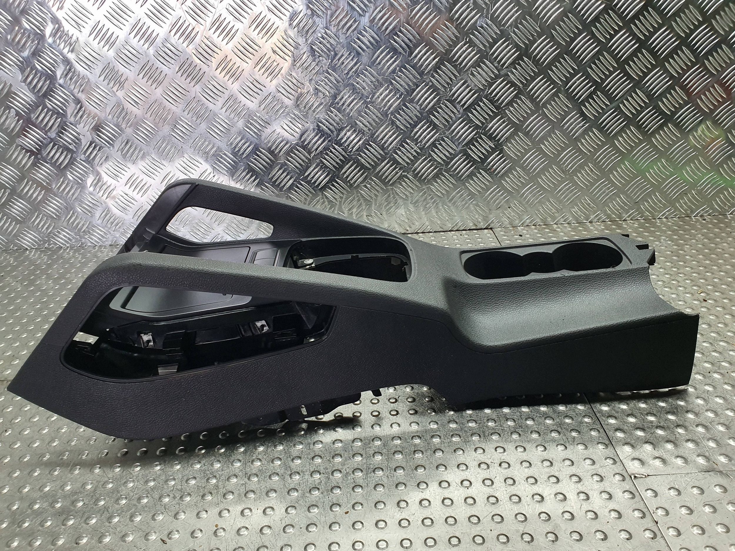 TUNEL mitte Konsole 1K0863243A VW GOLF V SCIROCCO III