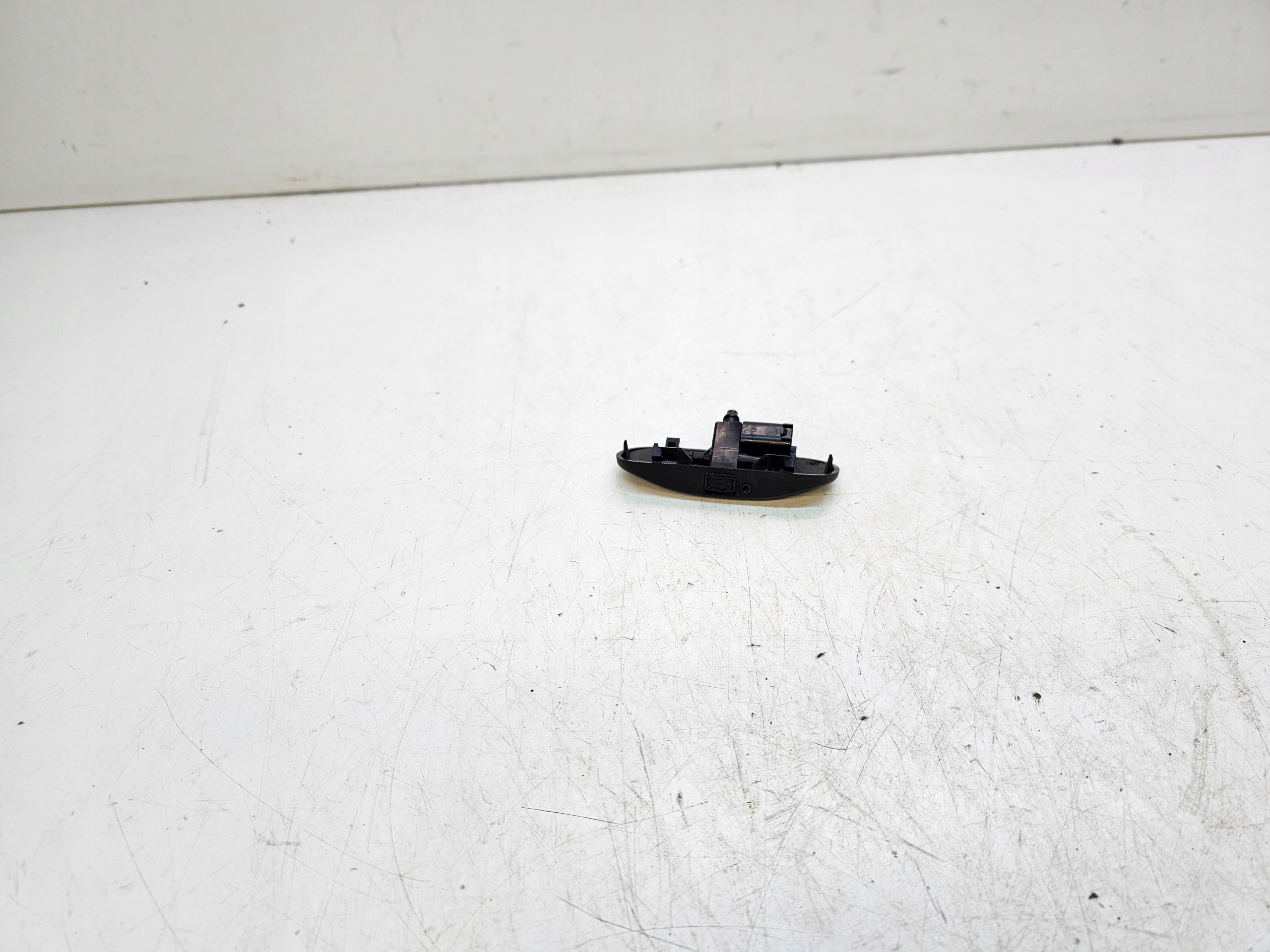 DYSZA der Spritzdüse links AUDI A4 B9 8W0955987A