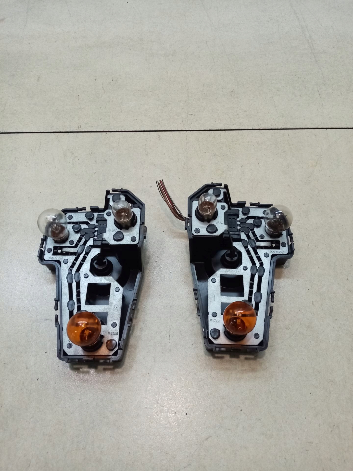 light housing left right rear part GALAXY 2.0 95VW13N004EA