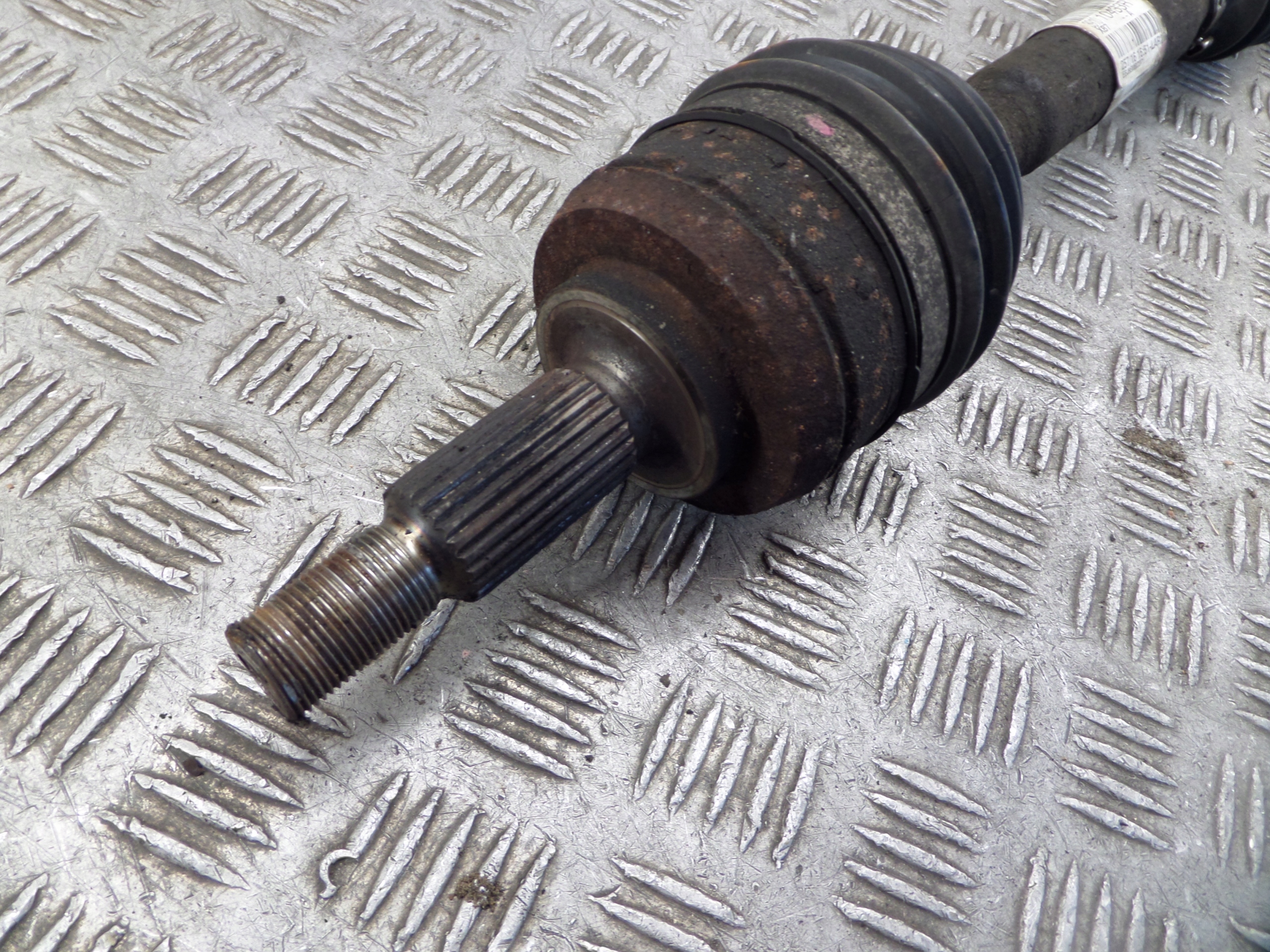 RENAULT CAPTUR and 1.2 TCE AUTOMAT 2013- semi-axis left 391010433R