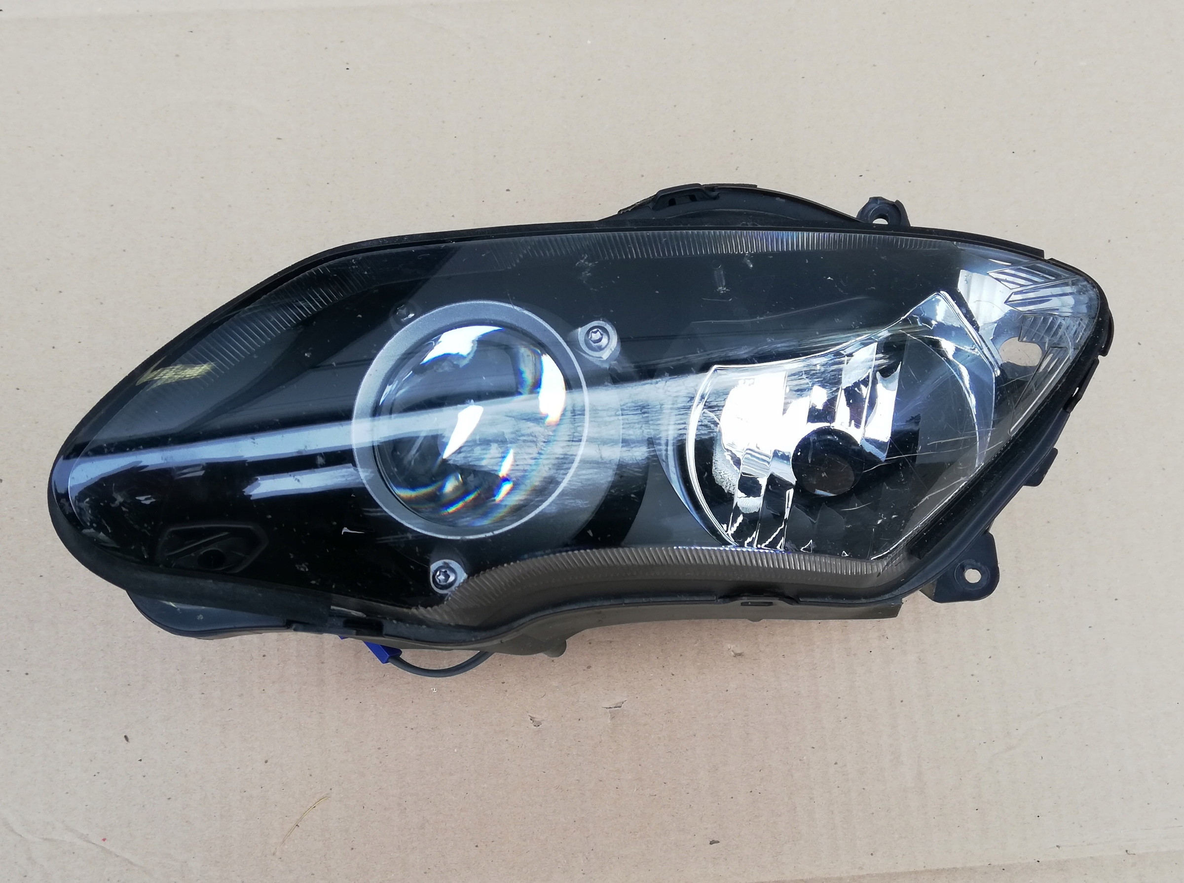 Передня фара Yamaha YZF R1