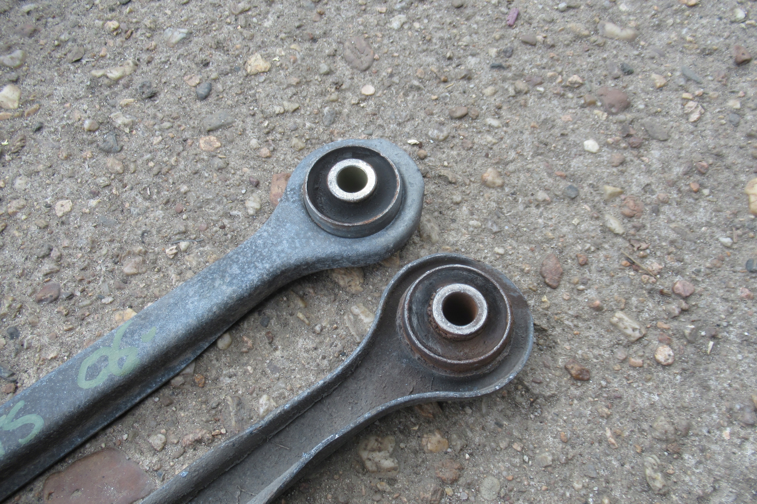 ALFA ROMEO 147 1.6 TS Querlenker heck KOMPLET