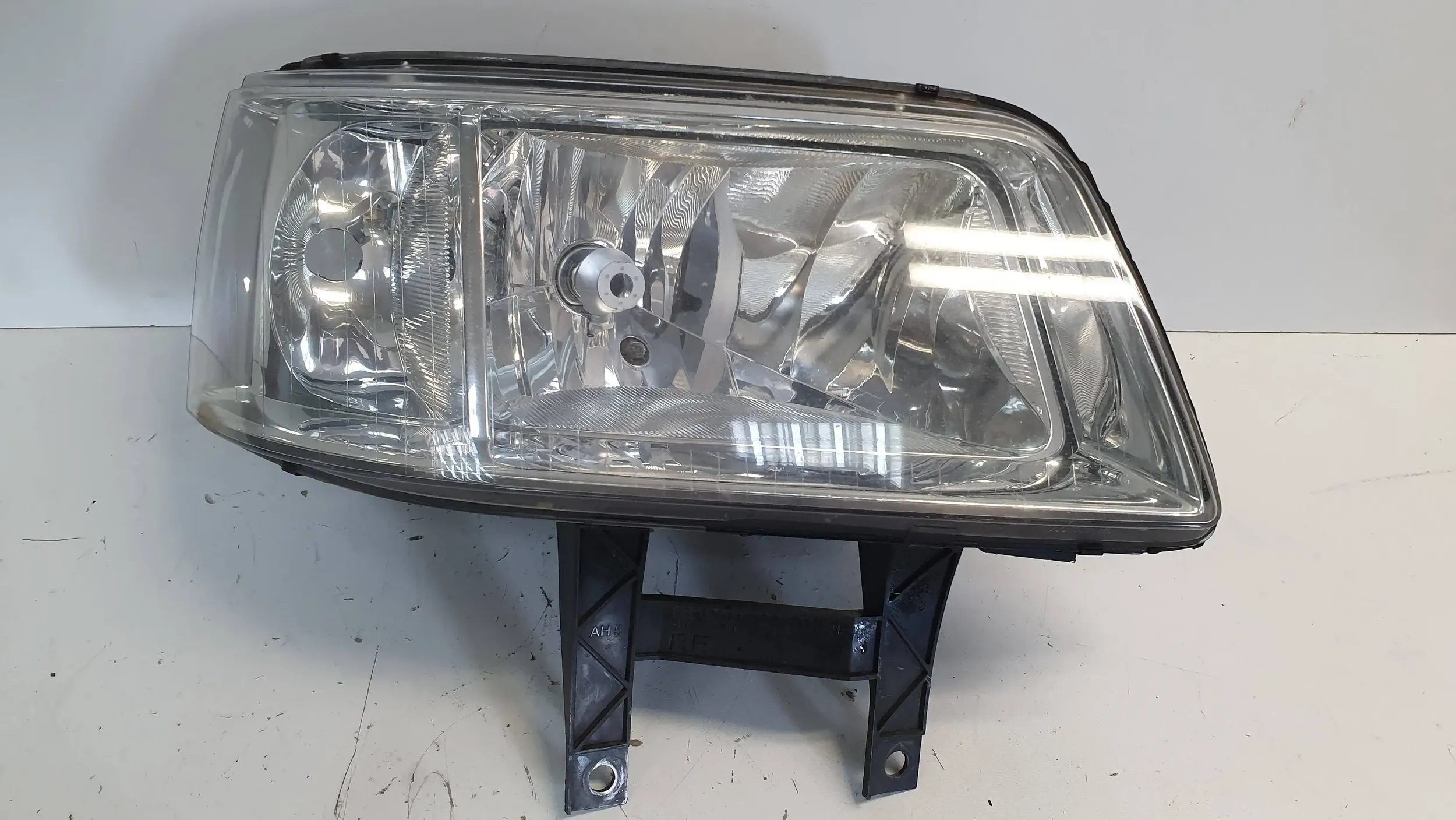 light front right 7H1941016N Vw Transporter T5 7H0 03