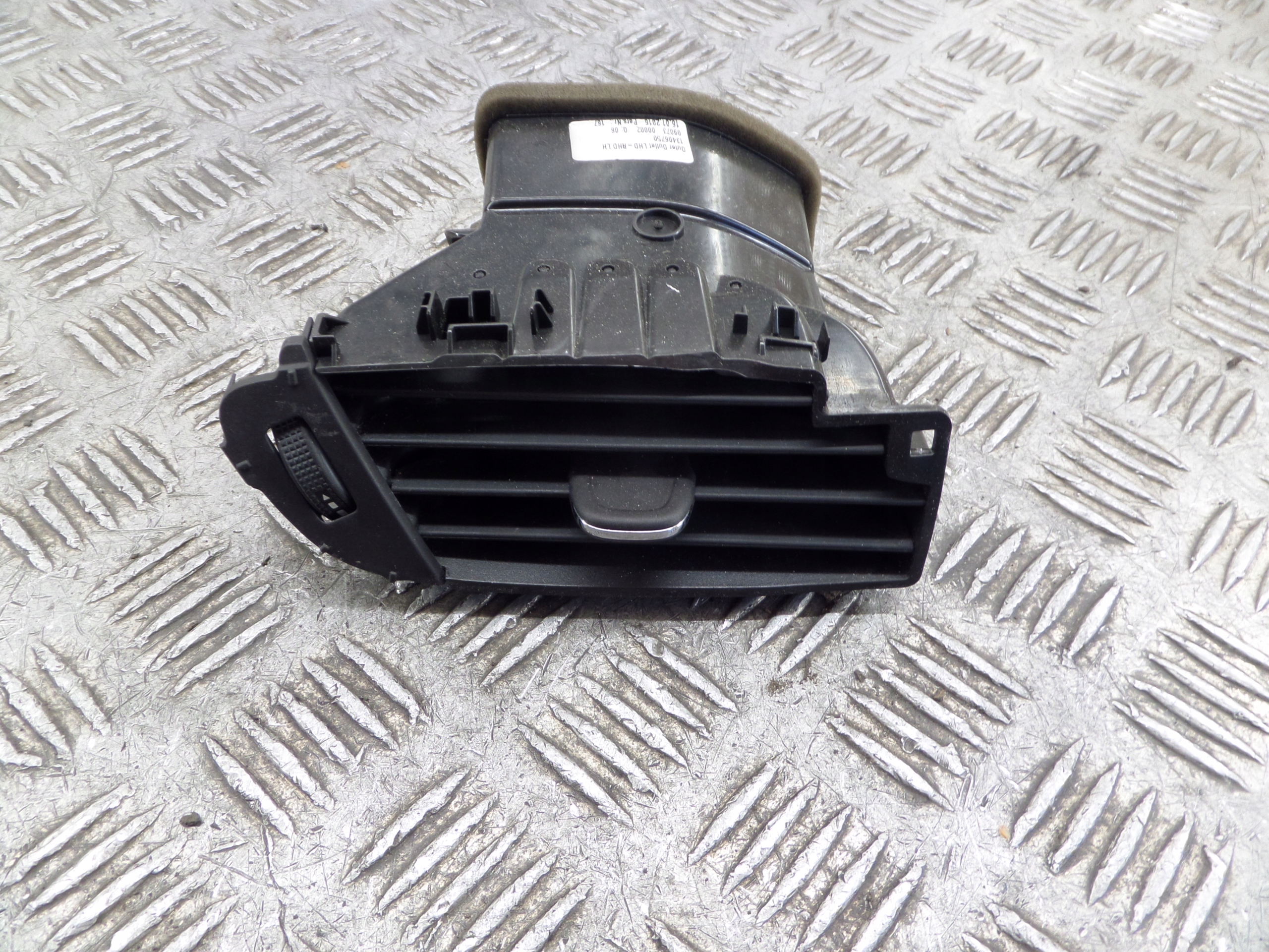 left grid air conditioning devices air OPEL ASTRA K 13406750