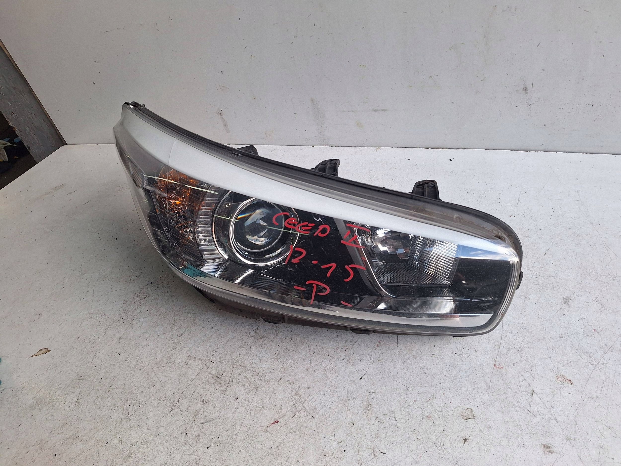KIA CEED II 12-15 light right UK-ANGLIK 92102-A2040
