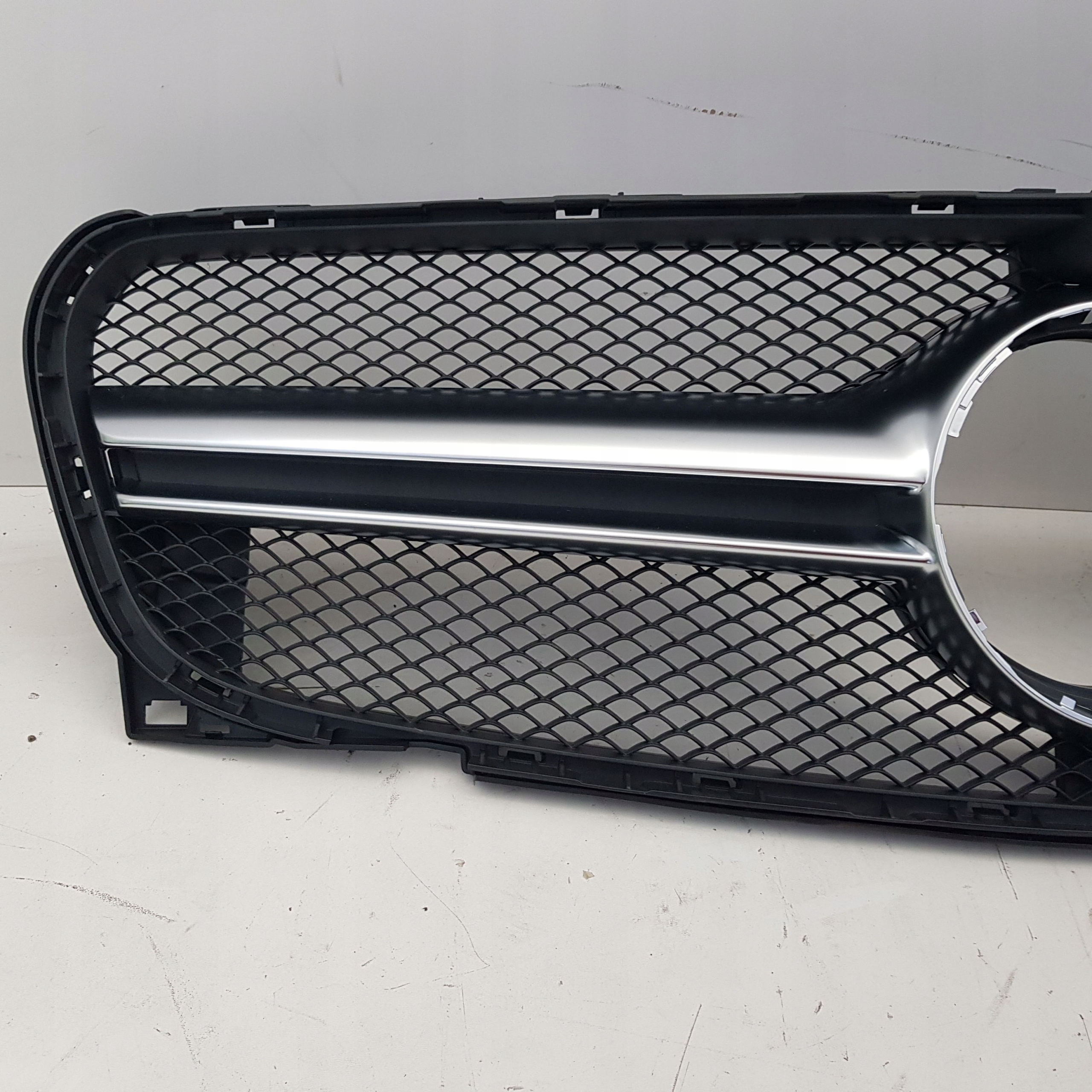 MERCEDES GLA 156 LIFT AMG ATRAPA GRIL NOWA ORYGINAŁ Producent części Mercedes-Benz OE