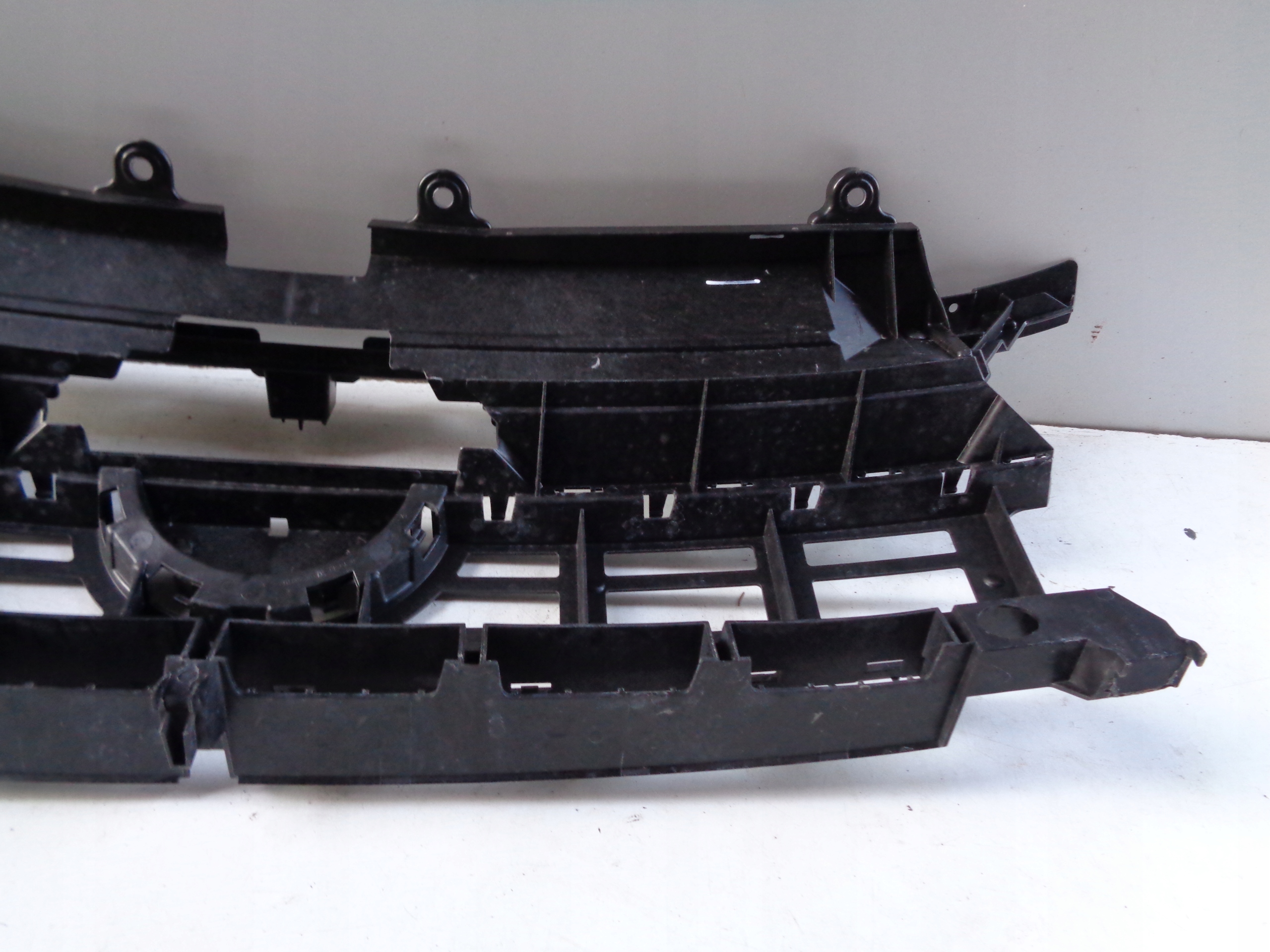 pillar of a bumper upper support grille VW T7 7T 7T0 21