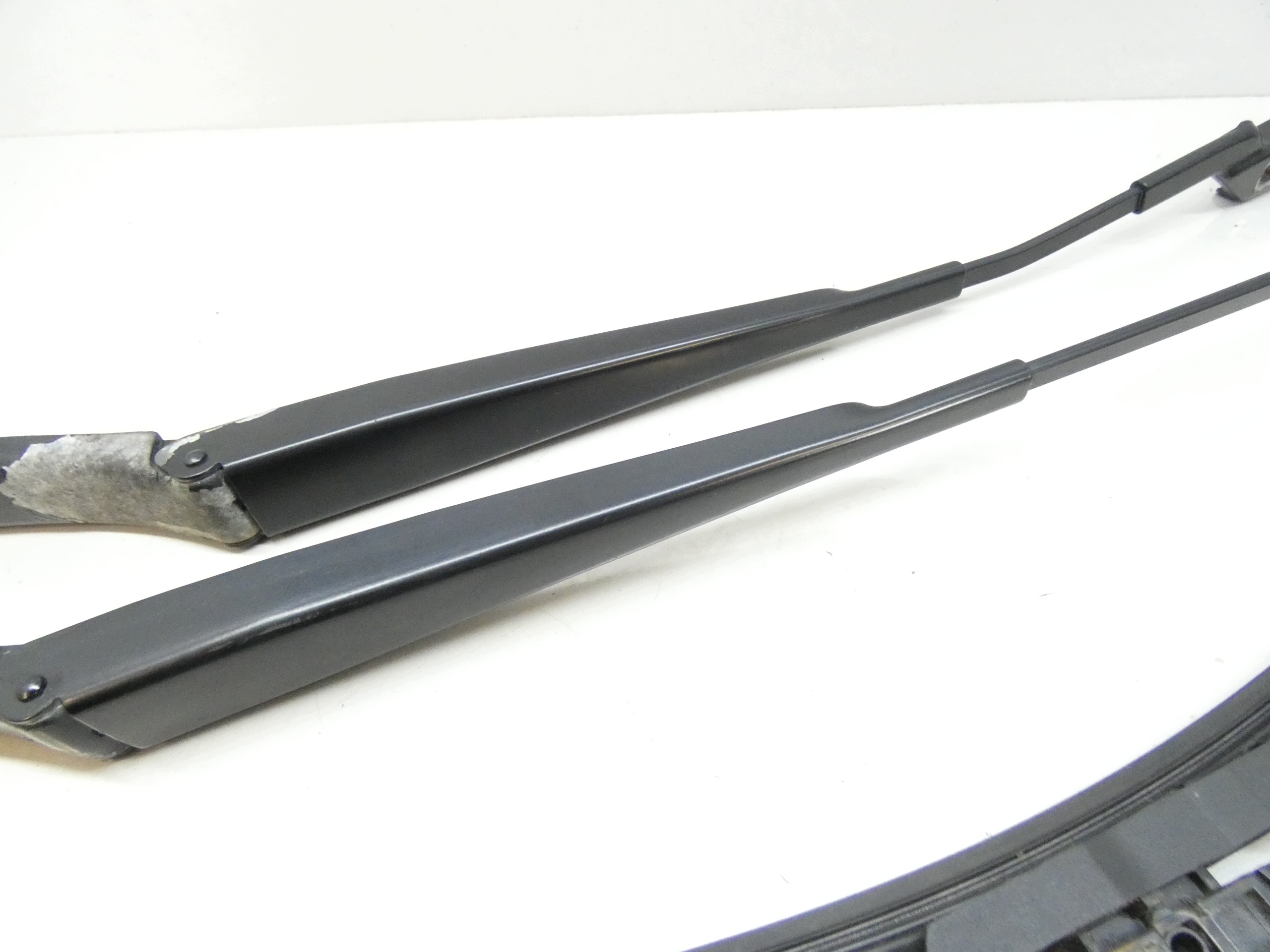 wiper arm front VW PASSAT B6 05-10 2SZT KOMPLET