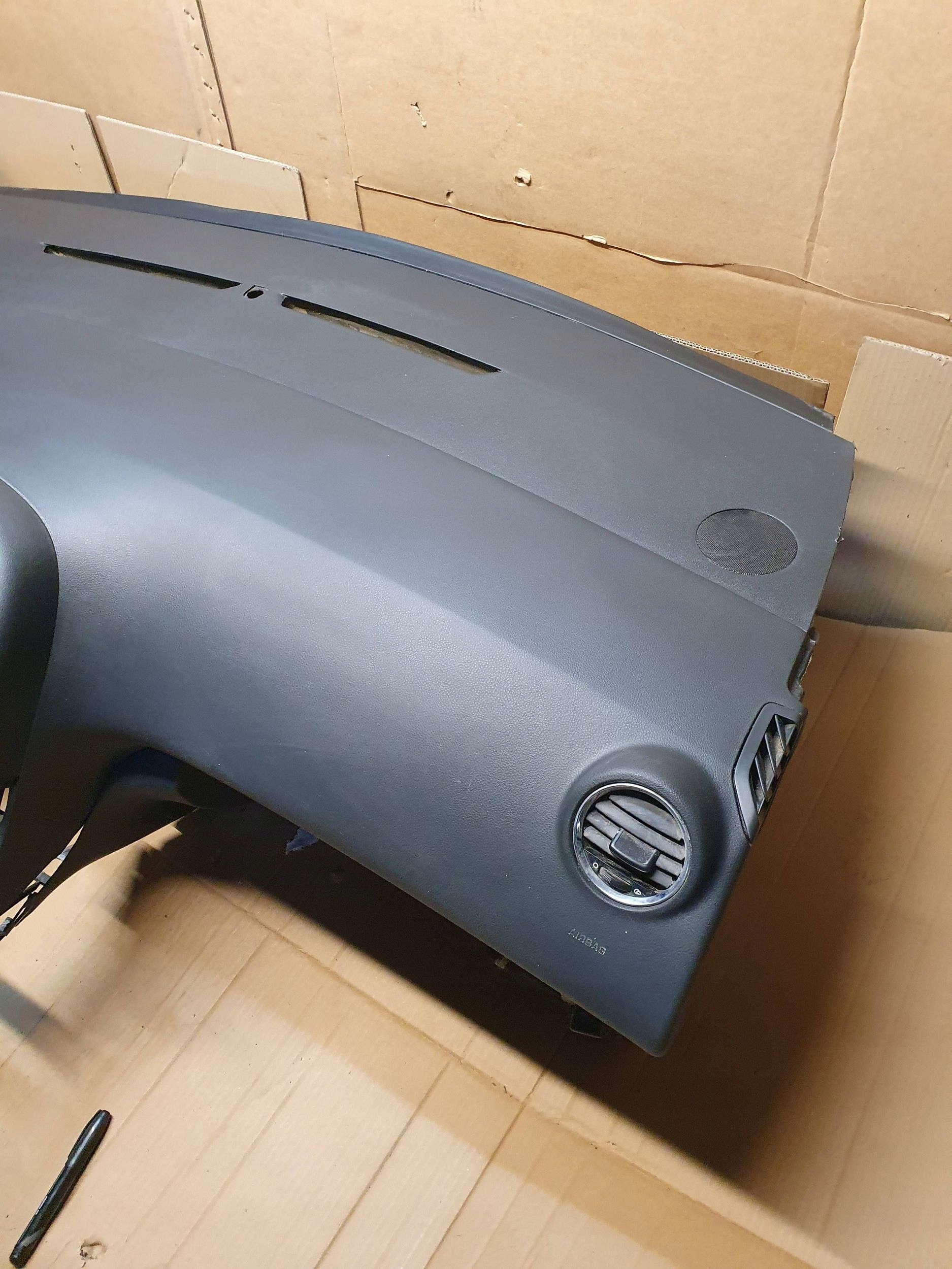 торпеда peugeot 3008 и консоль оригинал без UP NAVI