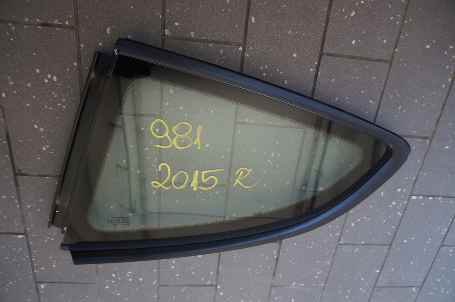 SZYBA KAROSERYJNA LEWA PORSCHE CAYMAN 981 2015