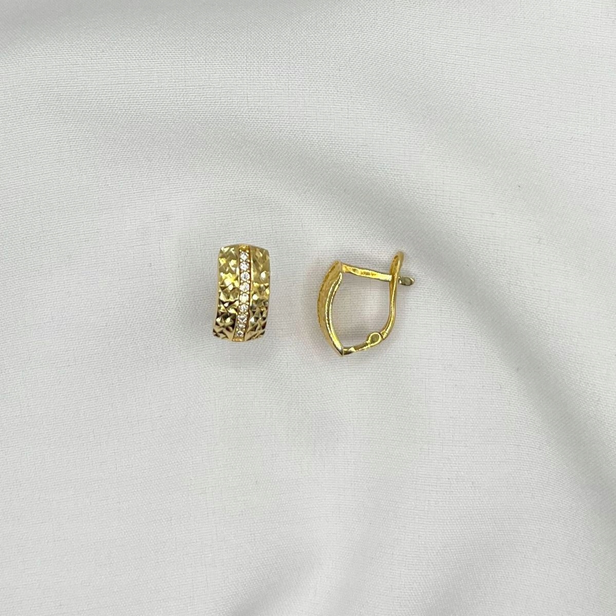 Zlaté náušnice s zaoblenými diamantovými obdélníky
