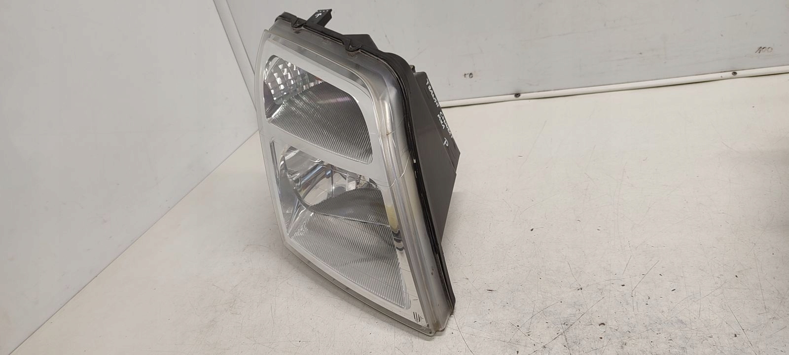 light front front right Ford Transit Connect