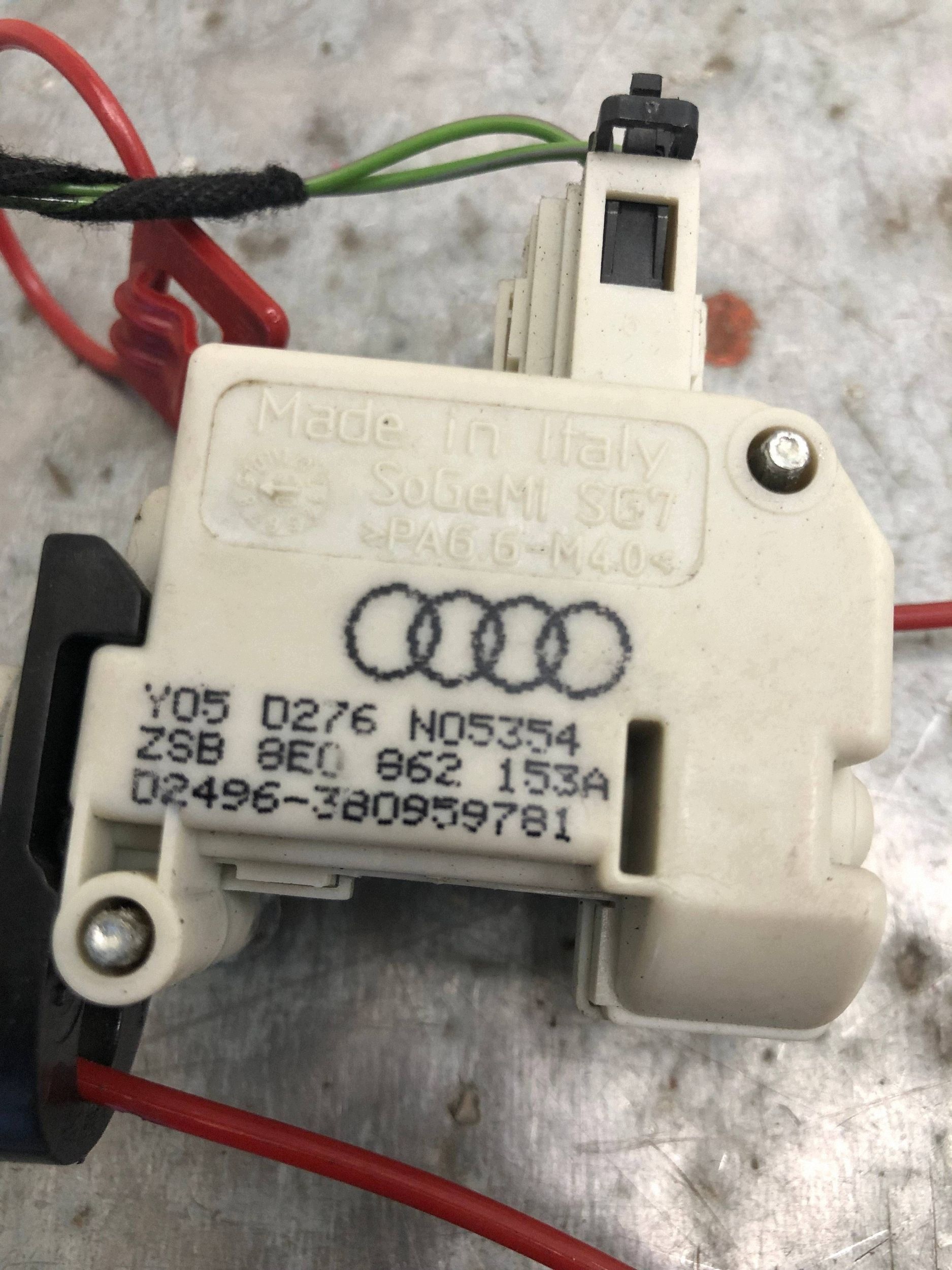 Dämpfer Klappen Tankklappe AUDI A4 B7 8E0862153A