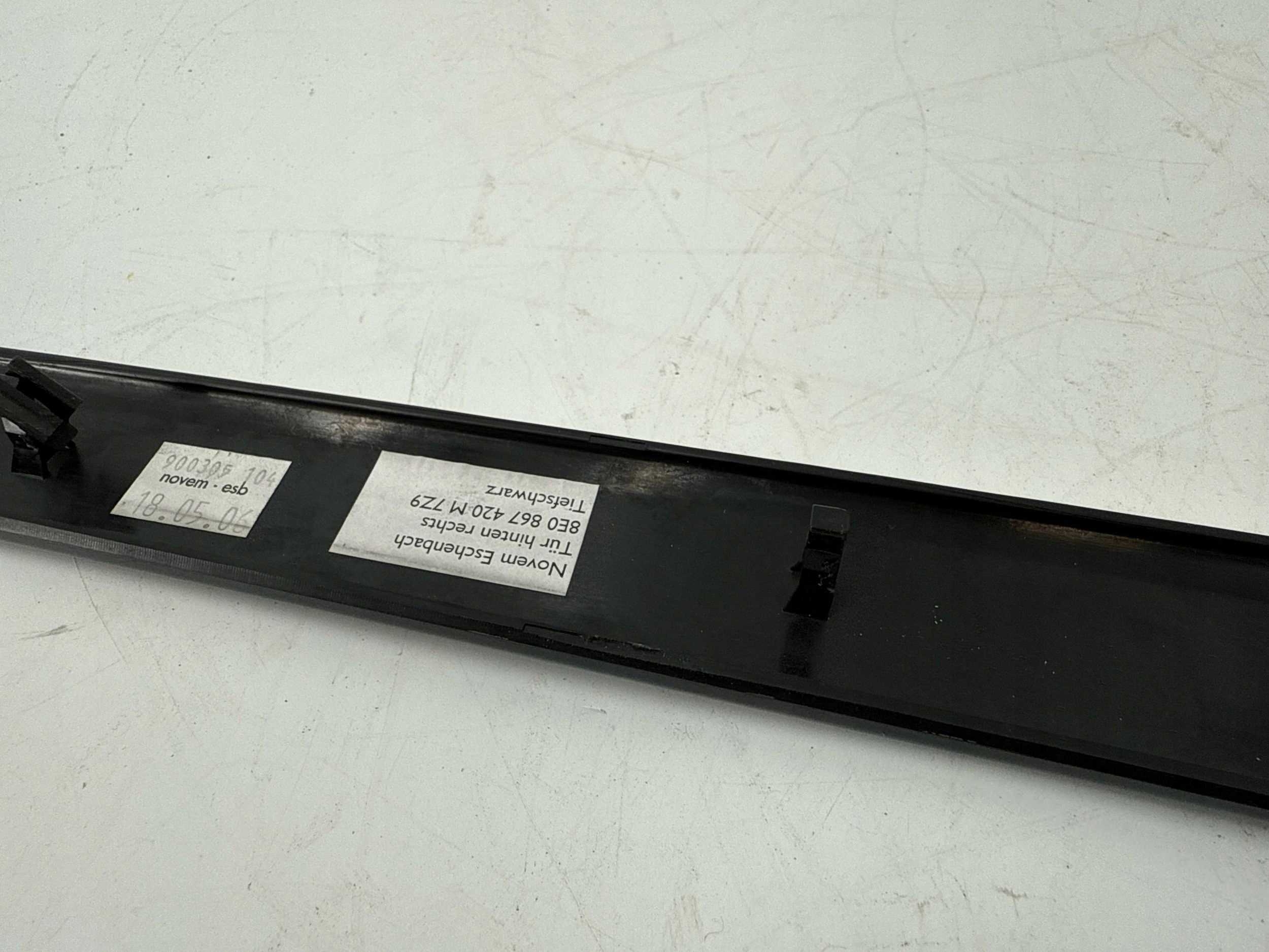 Audi A4 S4 B7 8E 8H 2007 - передняя правая - обшивка Двери