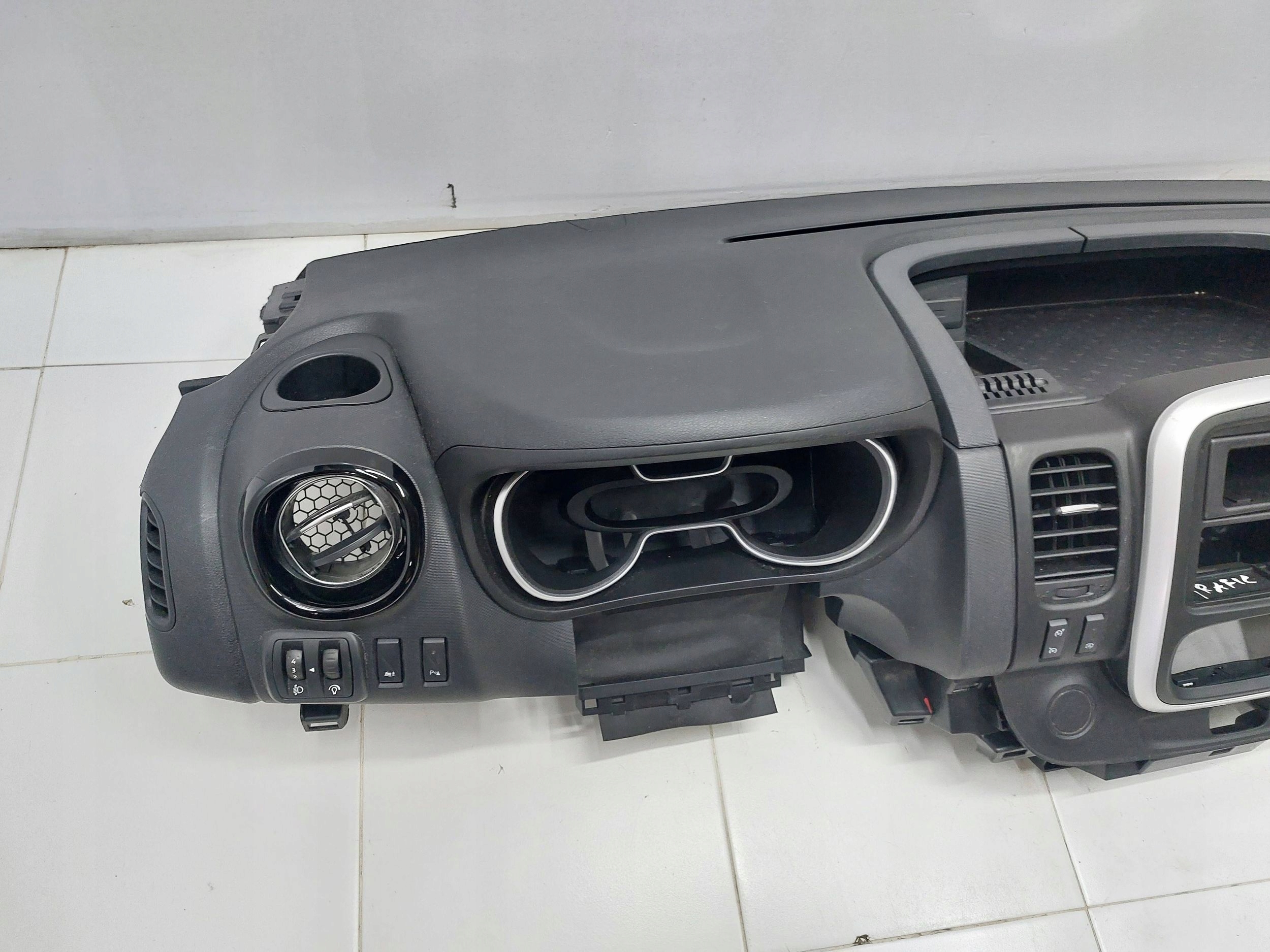 RENAULT TRAFIC III 14r> console dashboard instrument panel cockpit