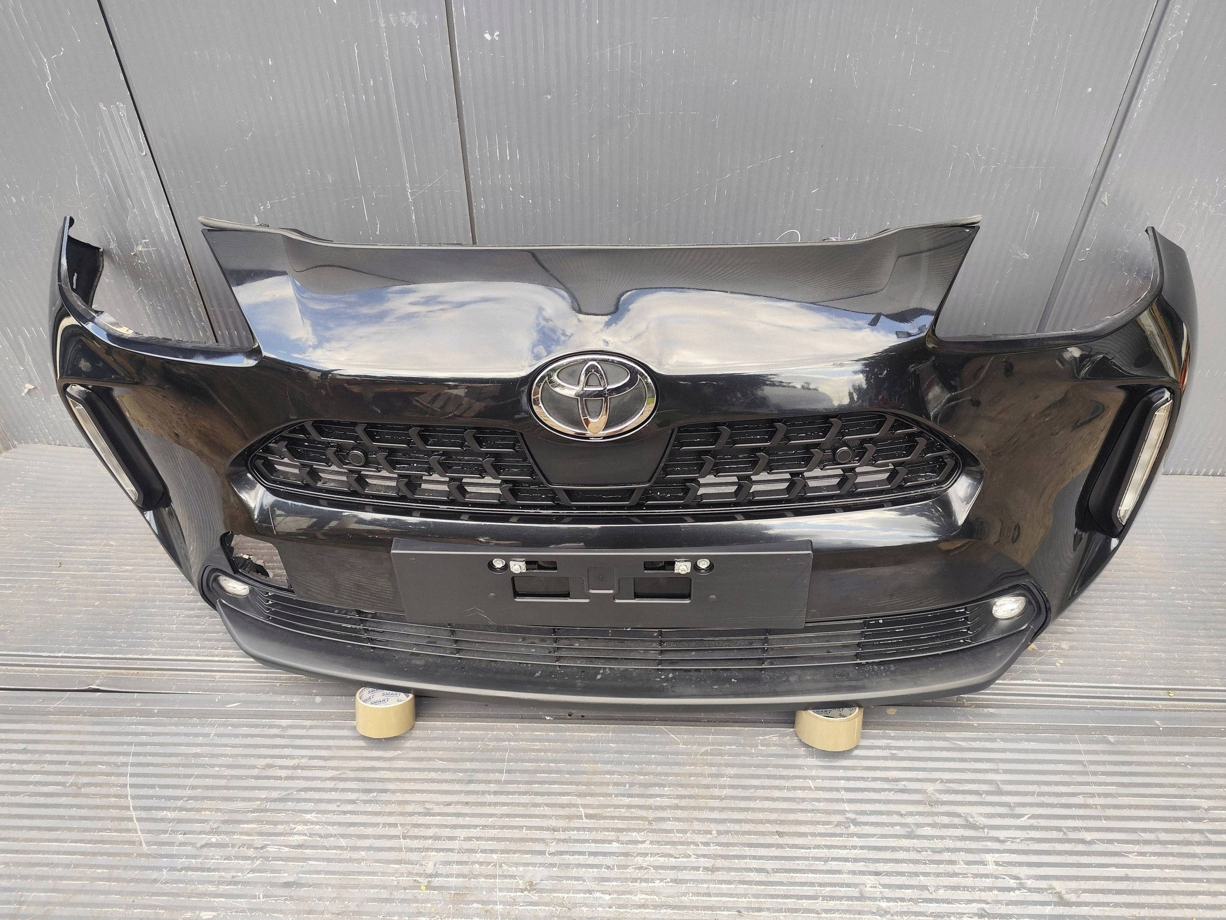 TOYOTA YARIS CROSS front bumper 4xPDC complete DEMONTAZ