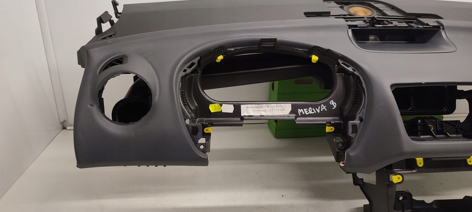 dashboard console airbags tension belts Opel Meriva B