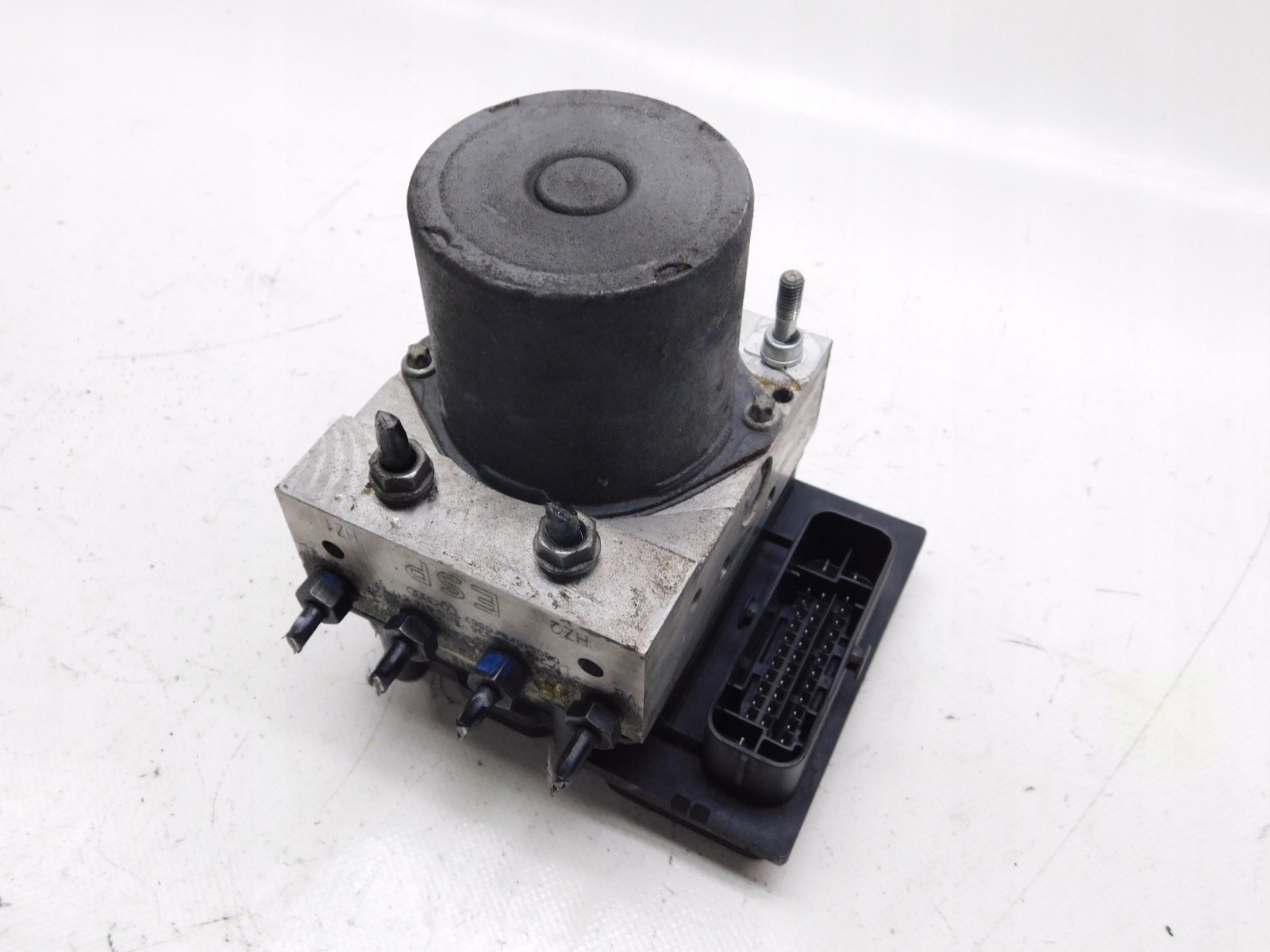 Насос ABS ESP-AUDI A4 B7 8e0614517bf 8E0910517H