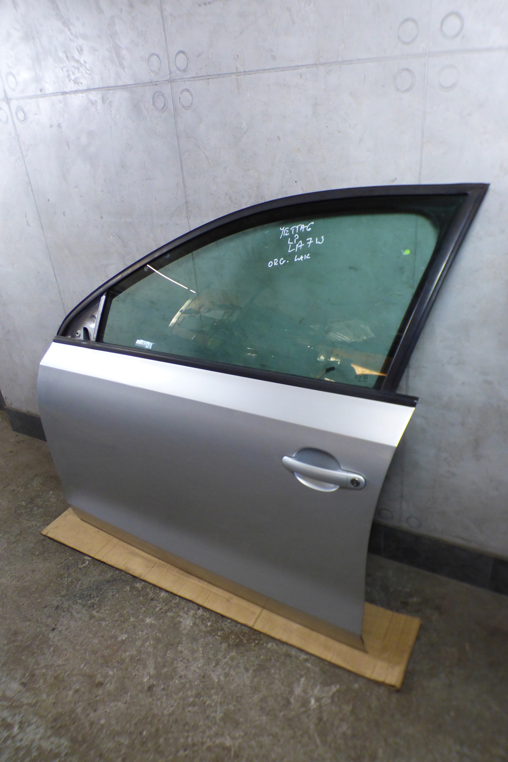 dveře levé předek originál lakier LA7W st.BDB VOLKSWAGEN JETTA 6 VI 5C