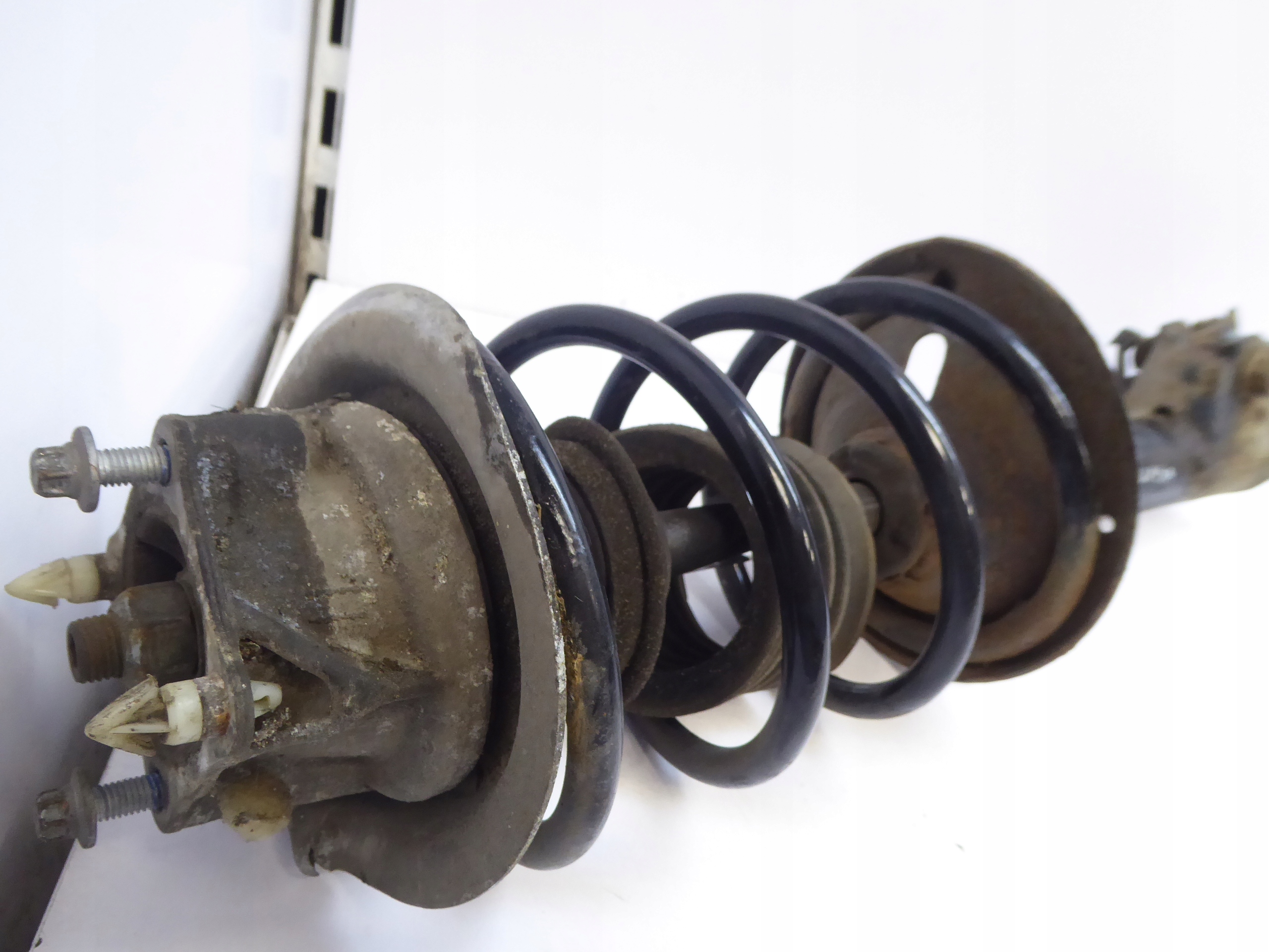 MERCEDES A KLASA W168 LIFT AMORTYZATOR PRZÓD LEWY Strona zabudowy lewa