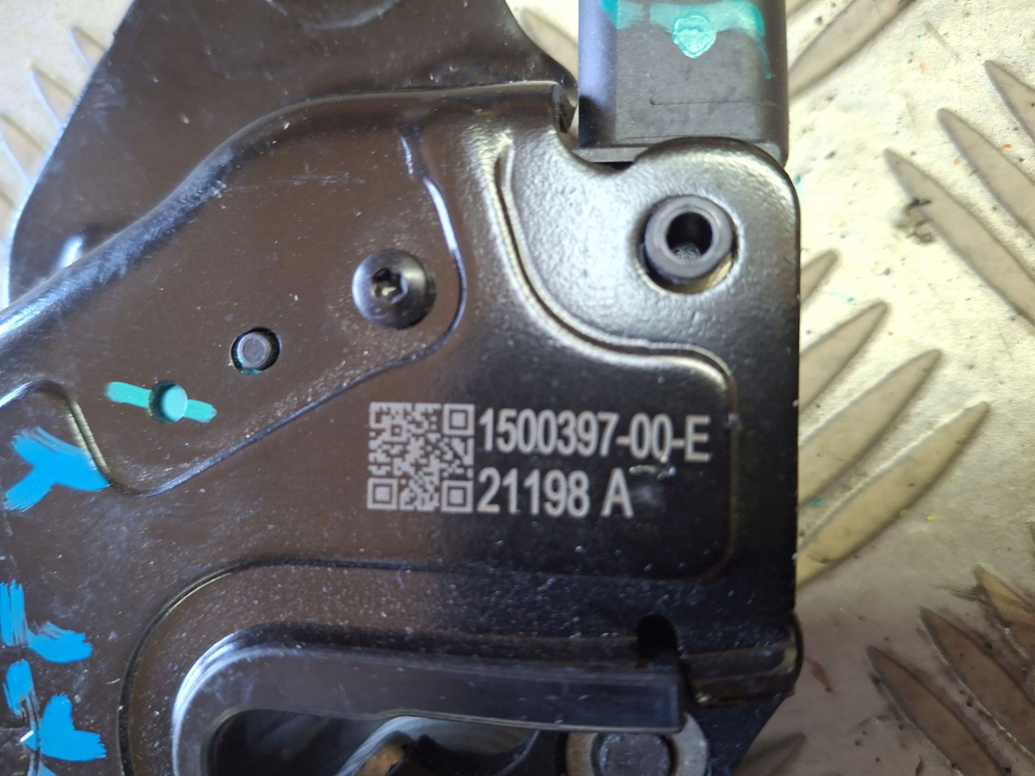 bonnet latch lock TESLA 3 LIFT TESLA Y 2020R->