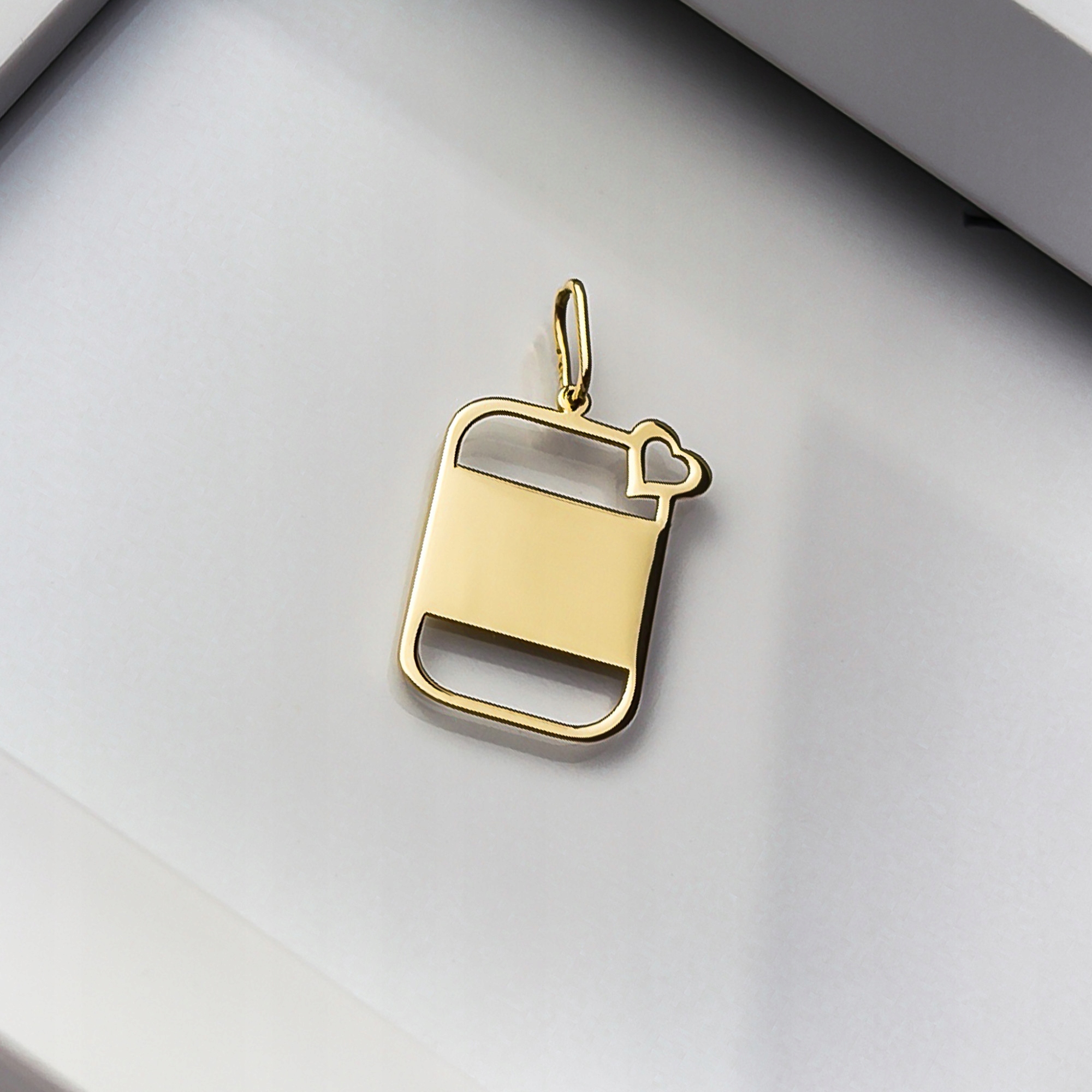 Zlatý přívěsek s plechem a srdíčkem s možností gravírování pr.585