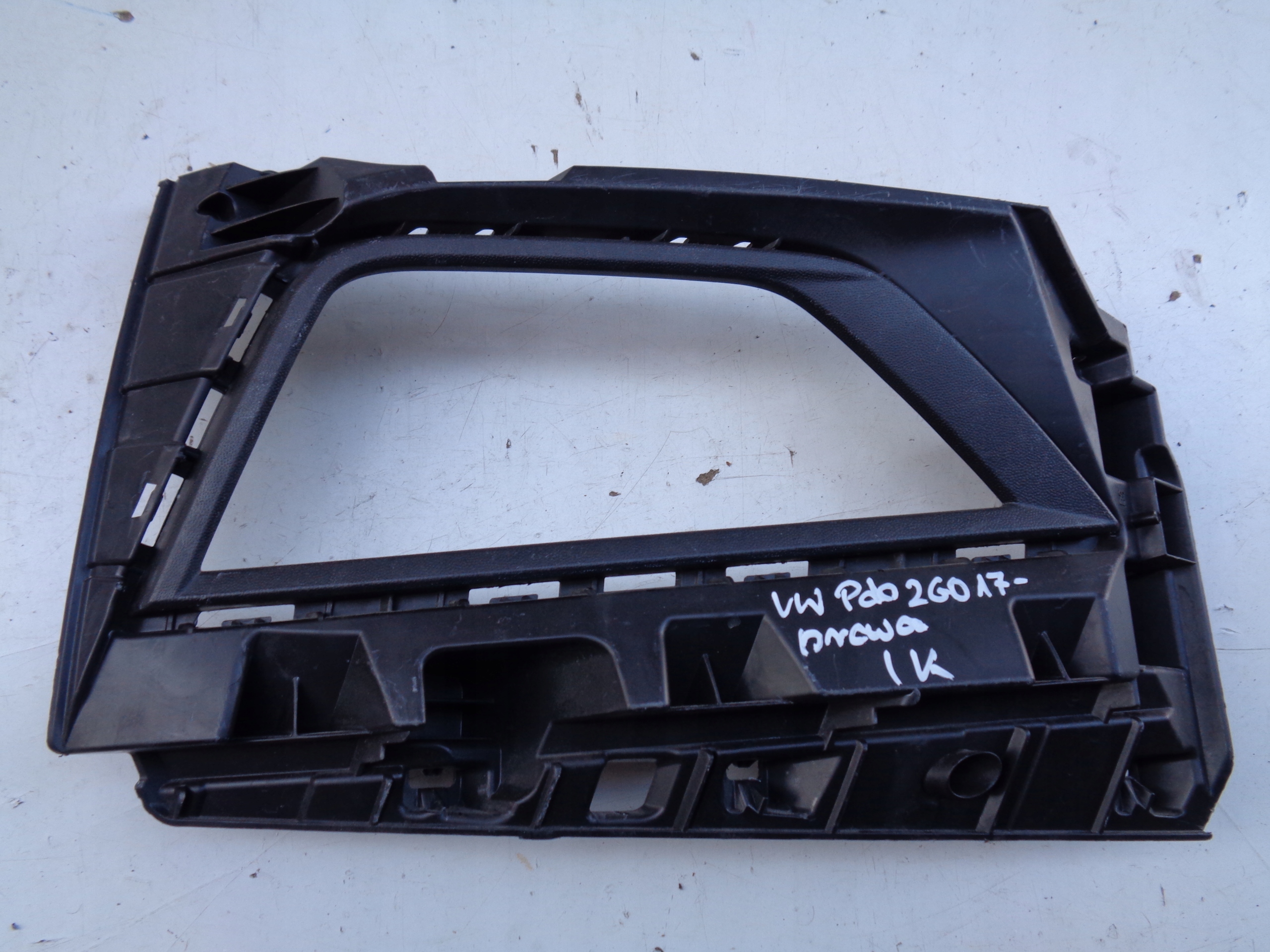 grid of a bumper right VW POLO 2G 2G0 17