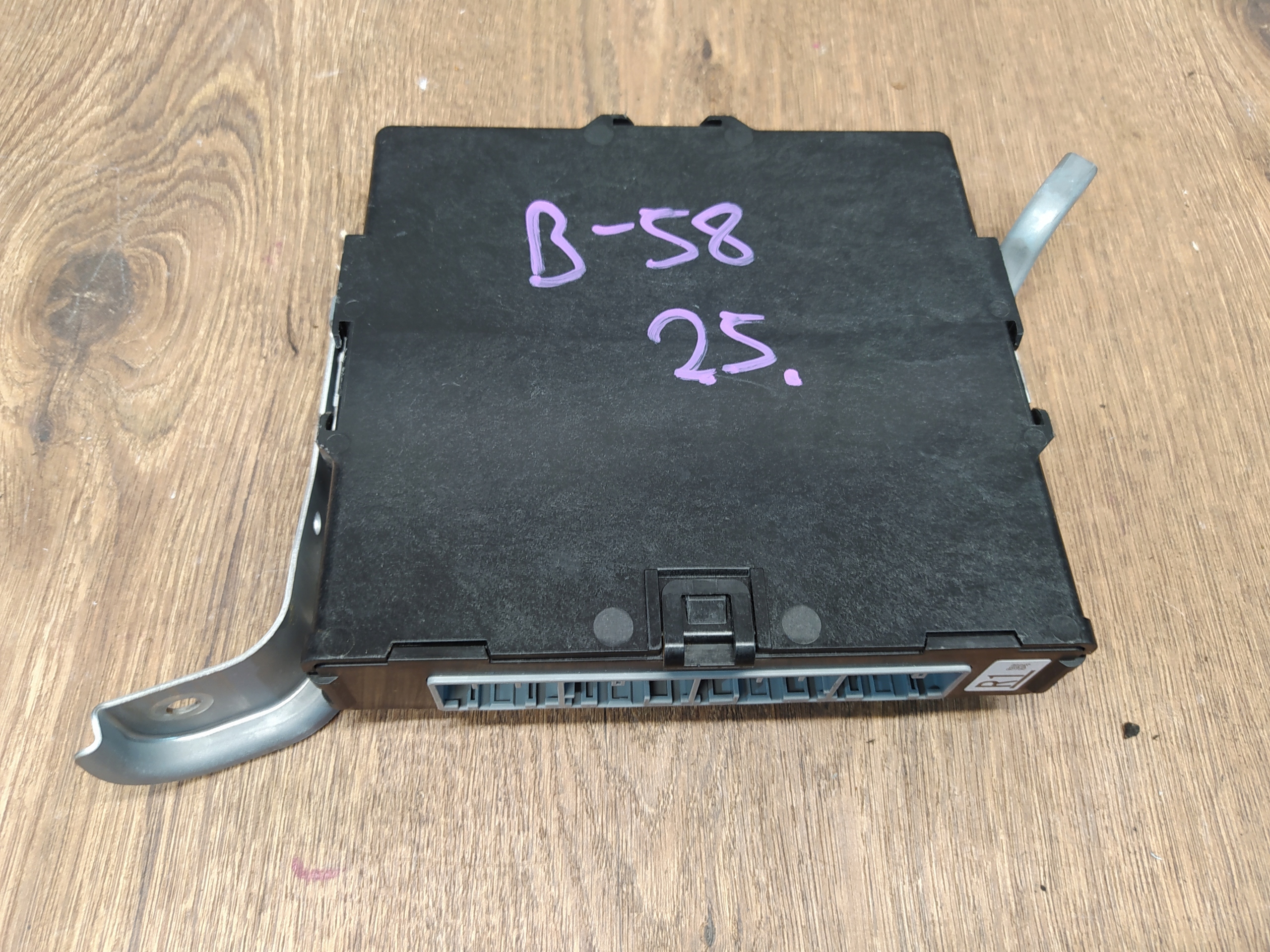 LEXUS IS III 300H МОДУЛЬ 89681-53010