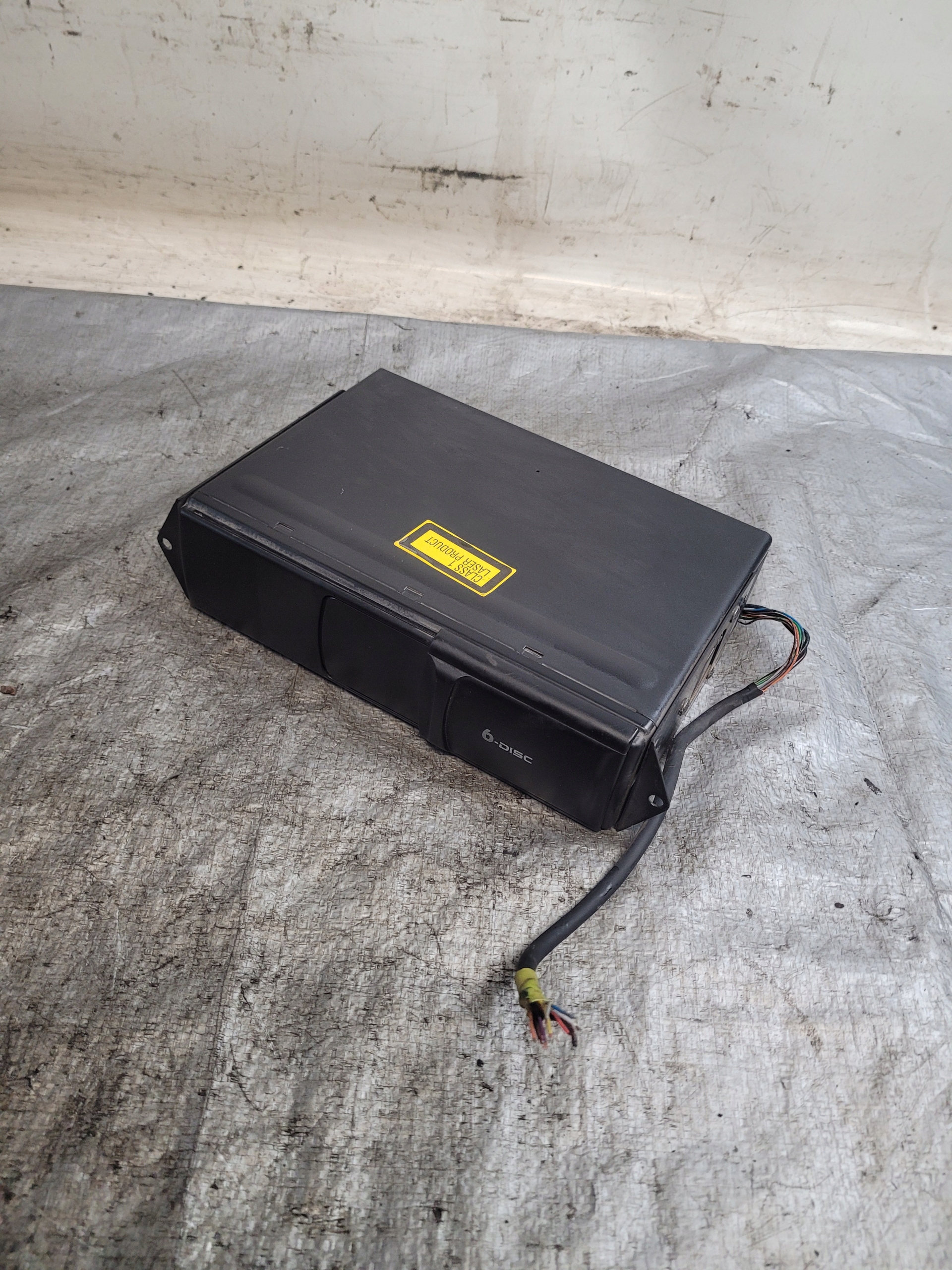 CD-ЧЕЙНДЖЕР 6 ДИСК VW GOLF IV 4 BORA 1J0 1J6035111