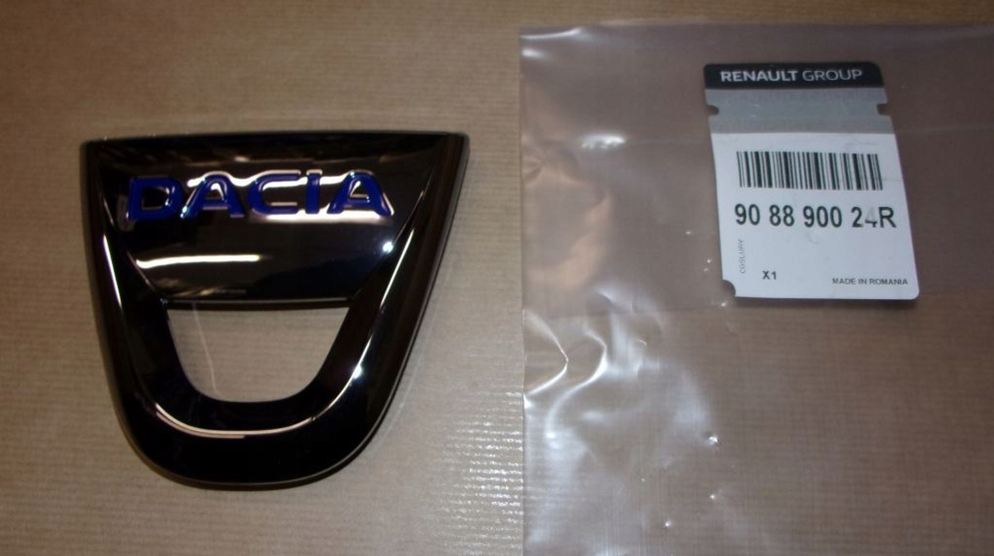 Emblém Dacia Logan II, Sandero II Přední 908890024R