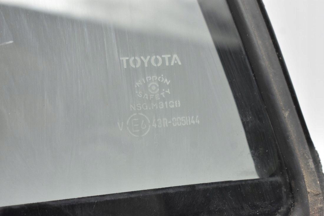 SZYBA DRZWI LEWY TYŁ MAŁA TOYOTA PRIUS IV 15- Numer katalogowy części BRAK-DANYCH-7373159