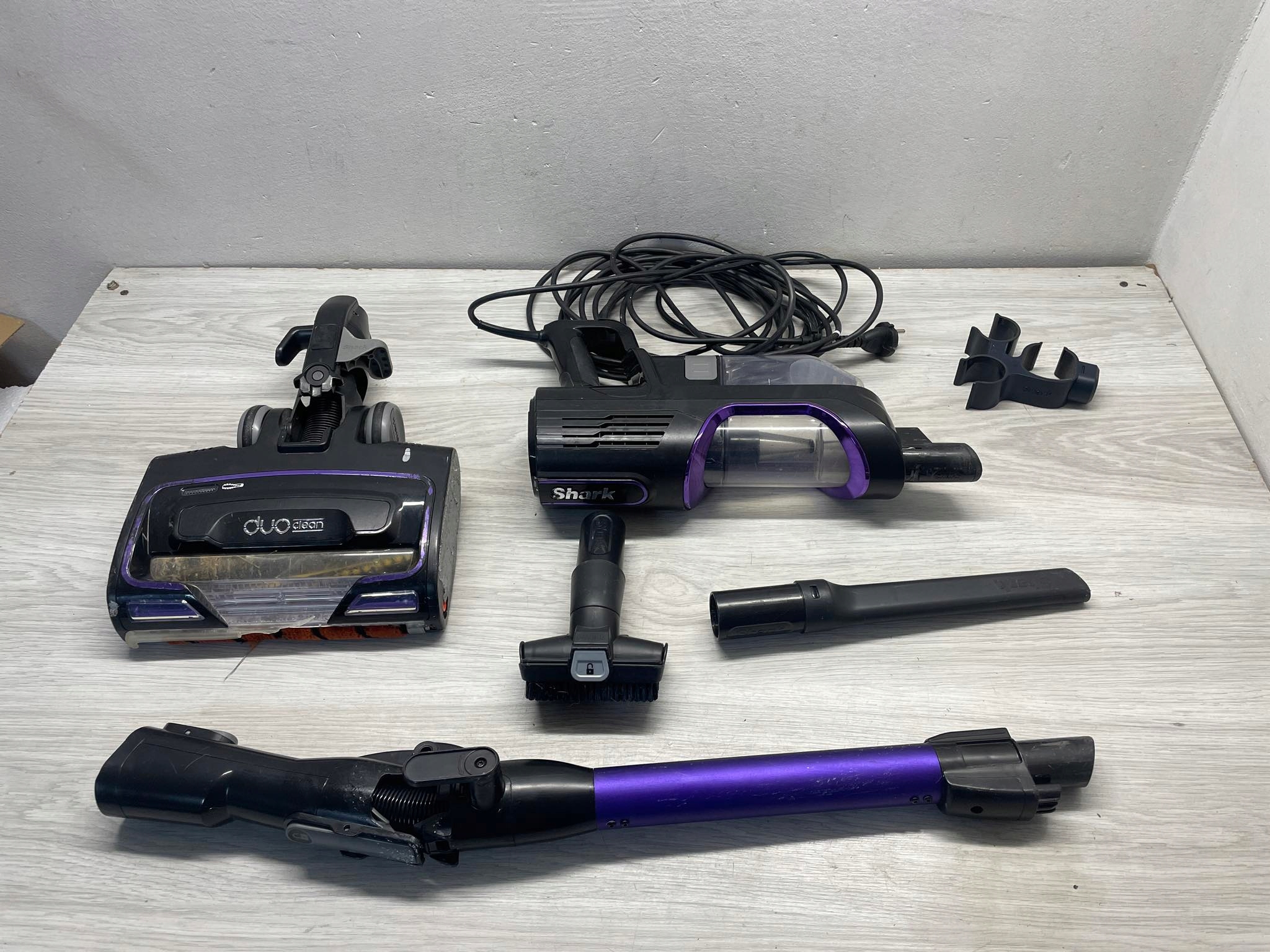 Odkurzacz pionowy Shark HZ500EU fioletowy USZKODZONY