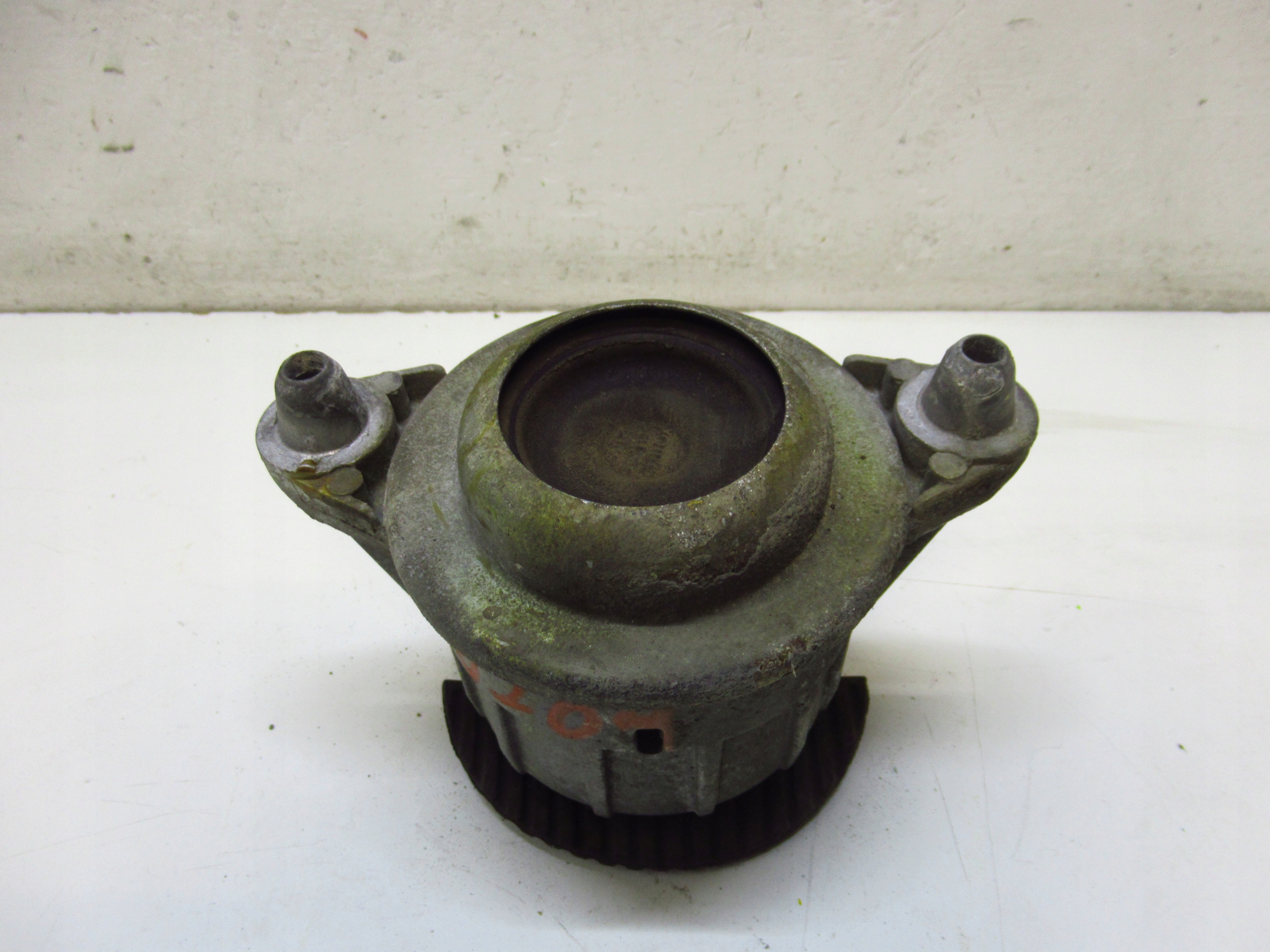 MERCEDES W204 1.8 engine mount A2072400017