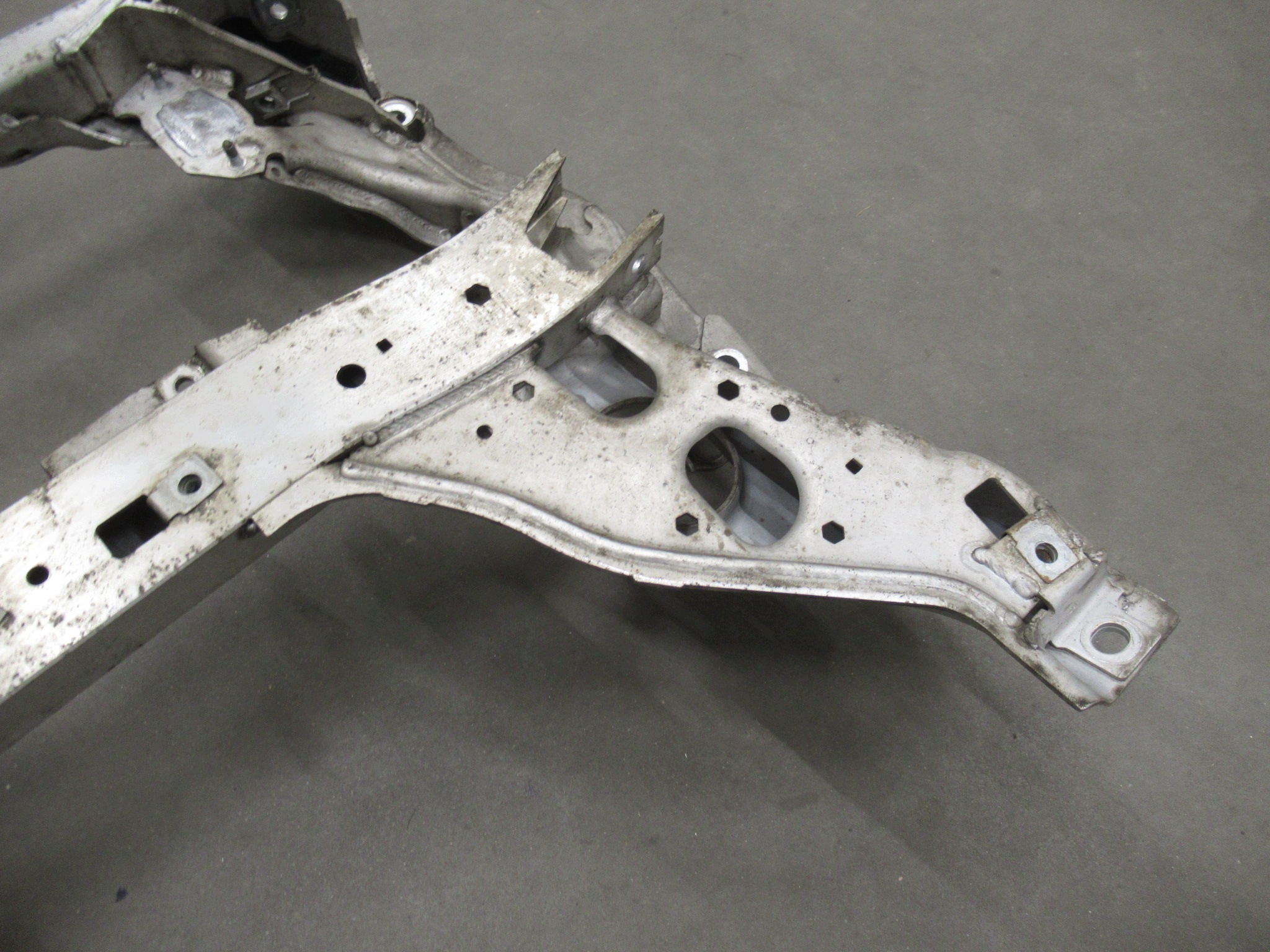 Lawa predok nápravnica pod motor výstuha zavesenia BMW e81 e82 e87 e90 e91 e92