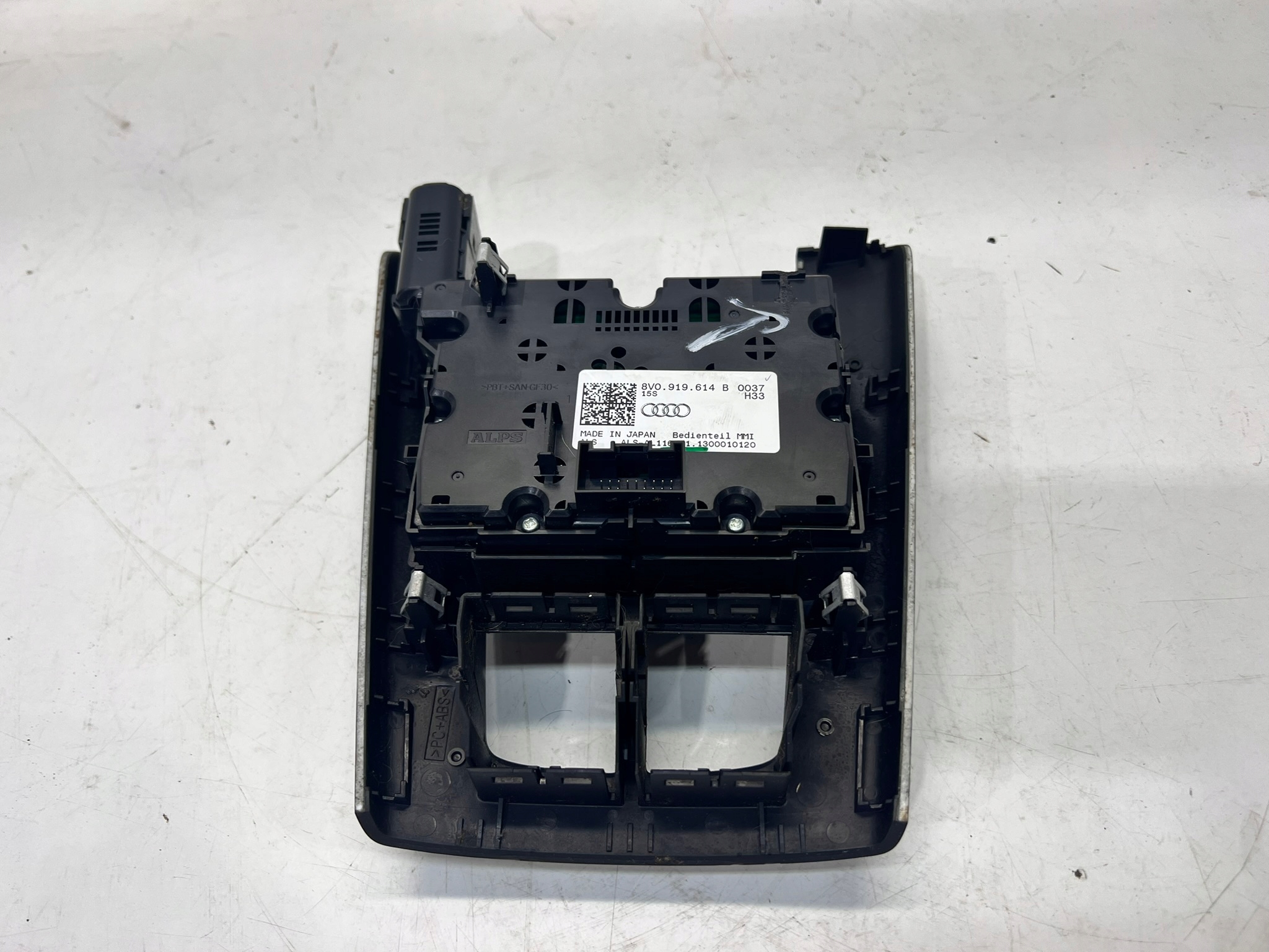 control panel MMI AUDI A3 8V 8V0919614B damag.