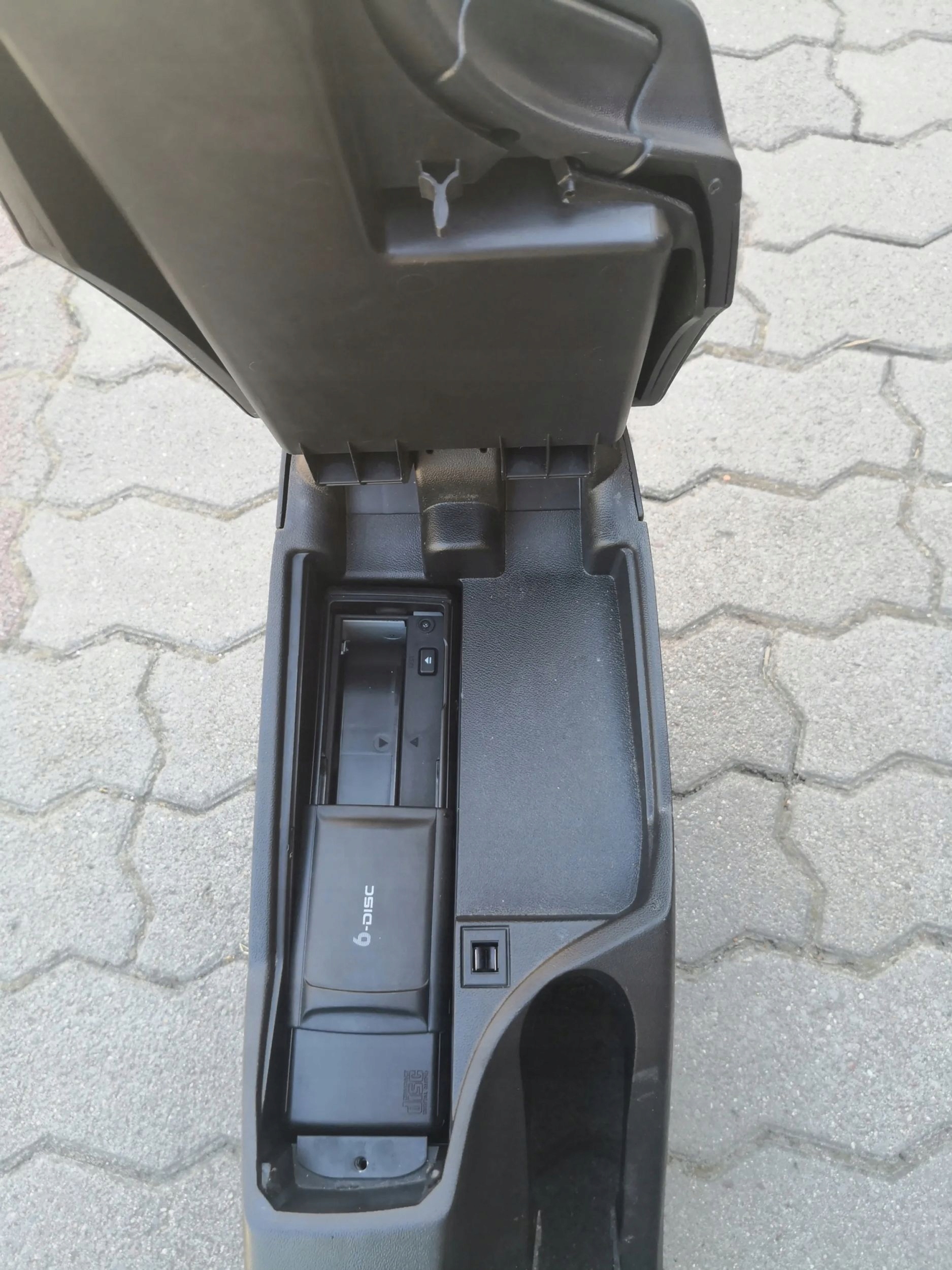 TUNEL armrest changer PLYT SEAT ALTEA 5P0864251B
