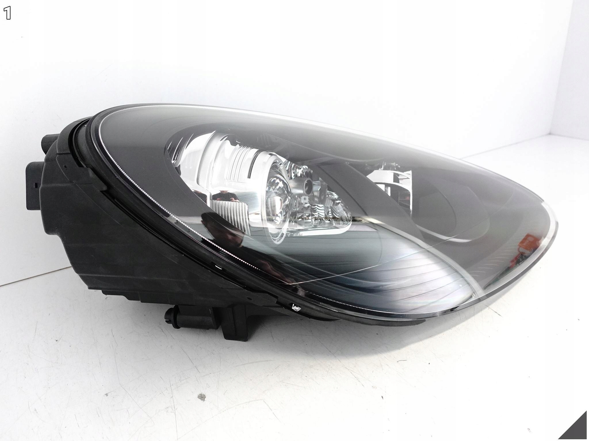 PORSCHE CAYENNE 7P5 10-14 GTS / TURBO XENON light right front EU *without LED*