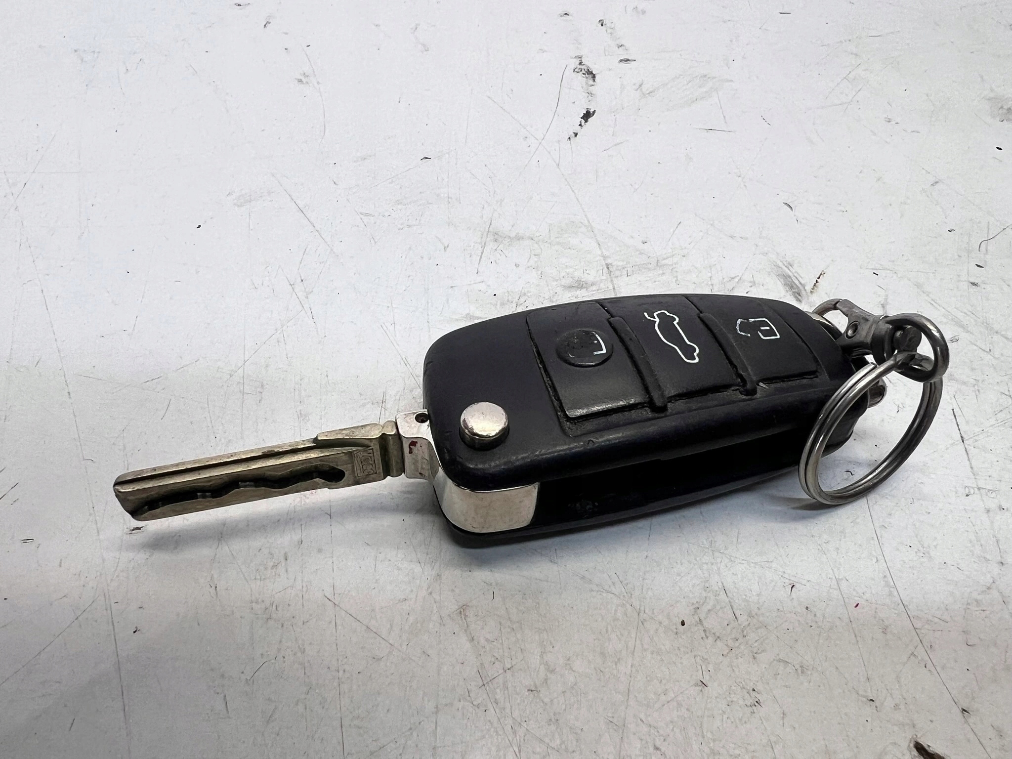 key PILOT SCYZORYK AUDI A3 8P 8P0837220D 1/26
