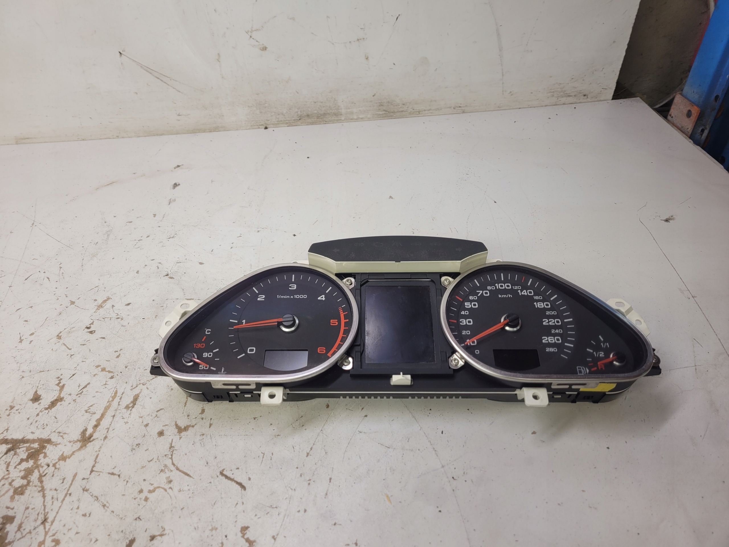 Счетчик часы AUDI A6 C6 лифт 2.7 3.0 4F0920933Q