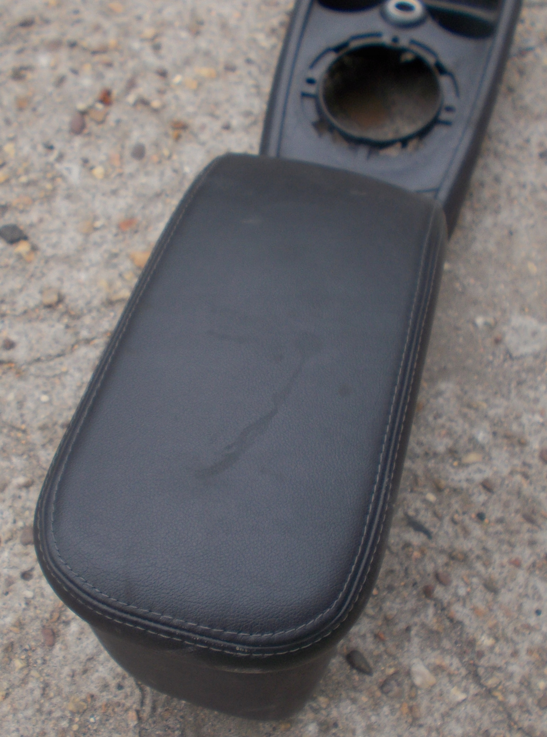 RENAULT MEGANE II CABRIO 2.0 07R TUNEL central armrest