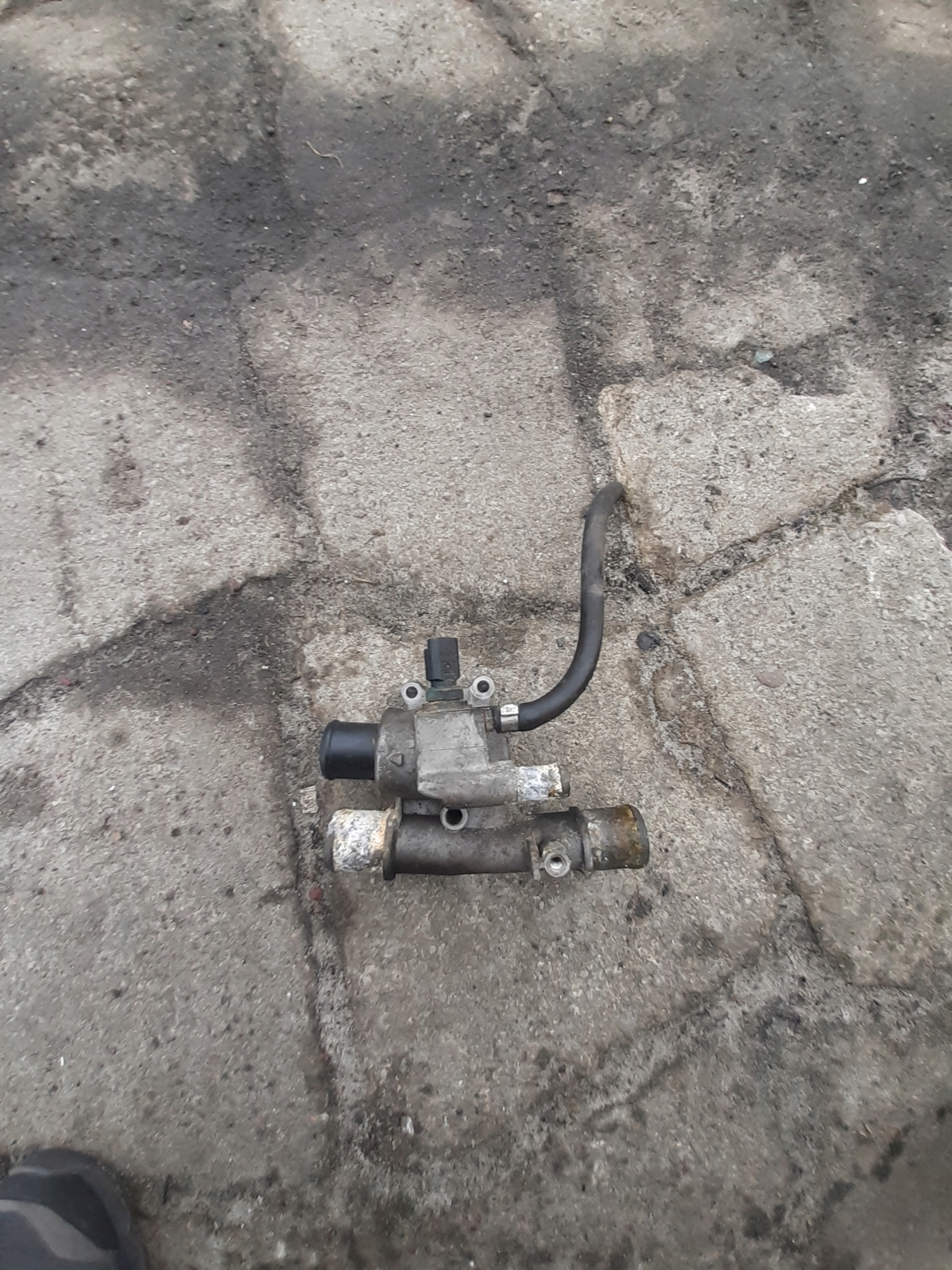 obal termostat 1.6 16V STILO DOBLO MULTIPLA LYBRA BRAVO BRAVA