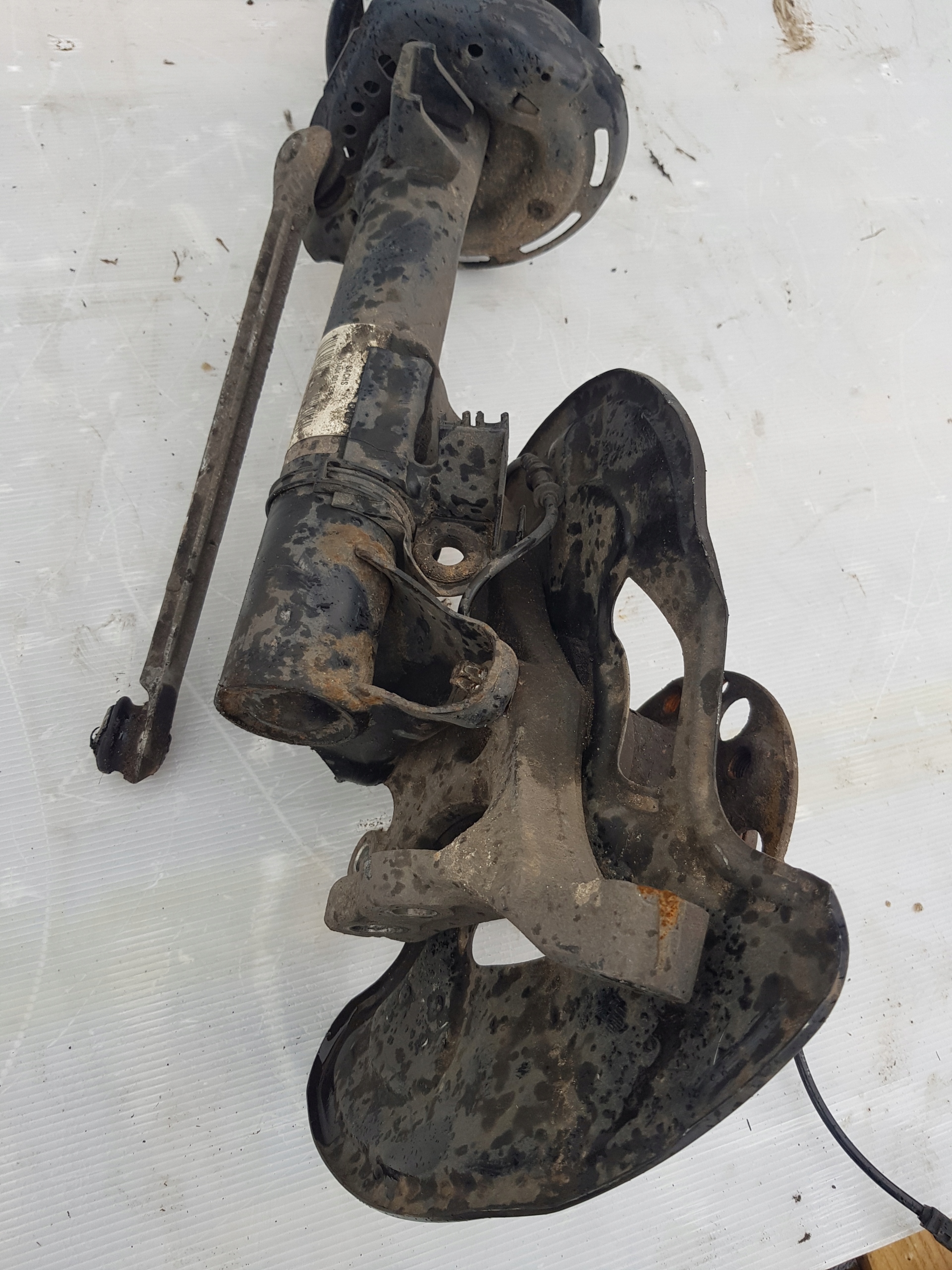 MERCEDES W207 FL E350 AMORTYZATOR PRAWY LEWY ZWROTNICA PRZÓD A2073204138 Typ samochodu Samochody osobowe