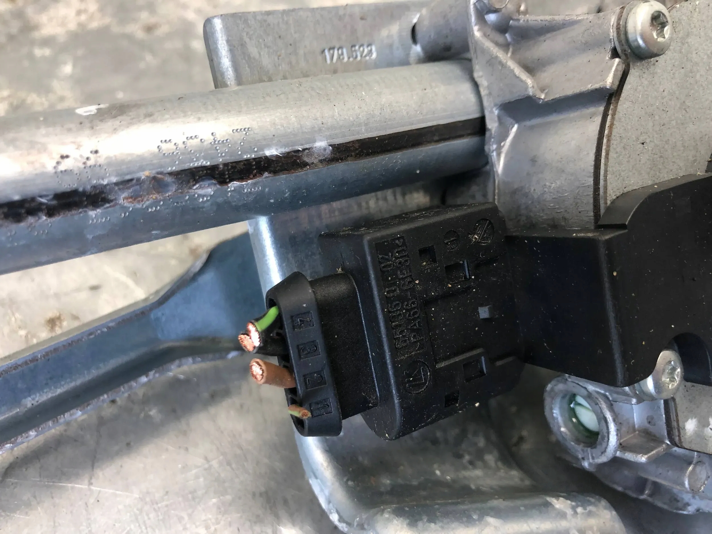wiper mechanism BMW E87 7193036